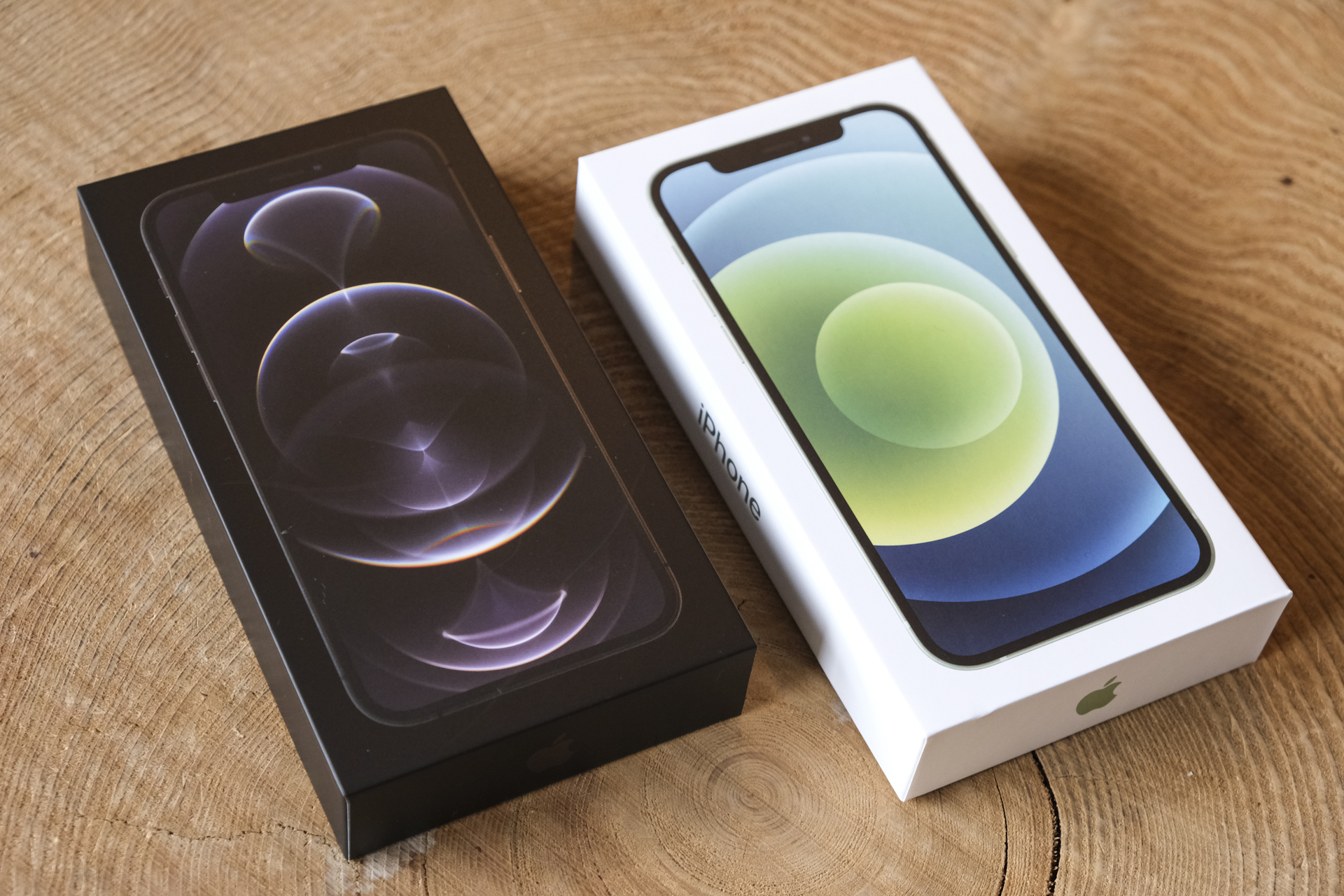 ソファを止めてたiPhoneの箱 201019ihpone12box_01.jpg