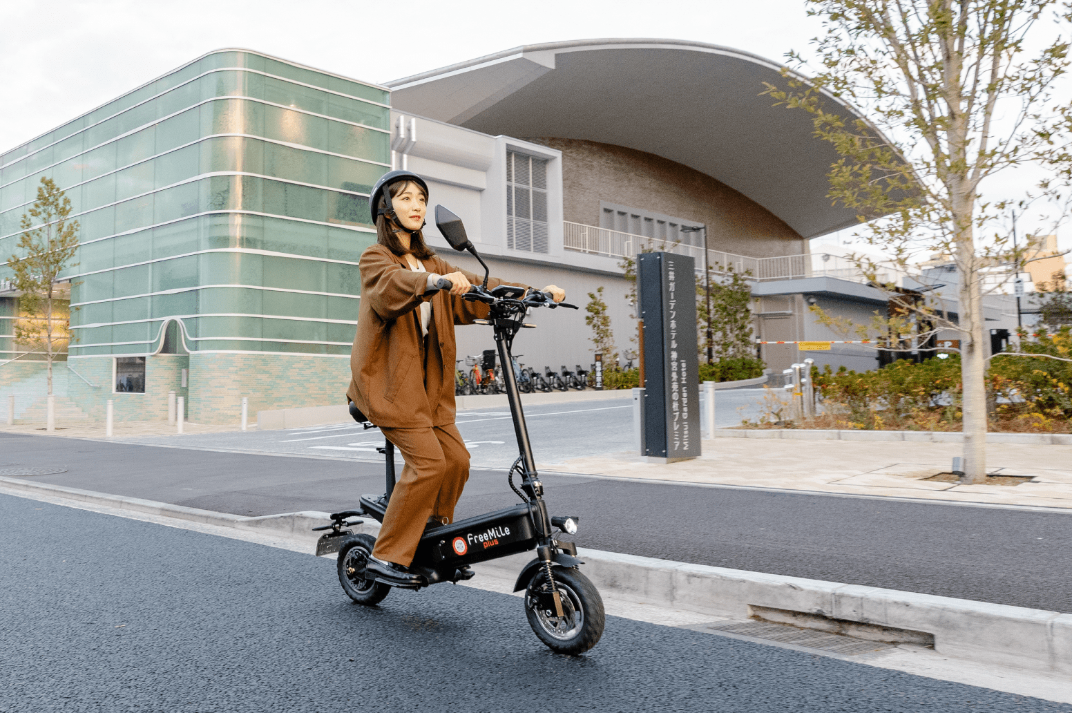 原付扱いで公道走行できる! 折りたたみ式の立ち乗りEVバイク「Free 原付扱いで公道走行できる! 折りたたみ式の立ち乗りEVバイク「Free