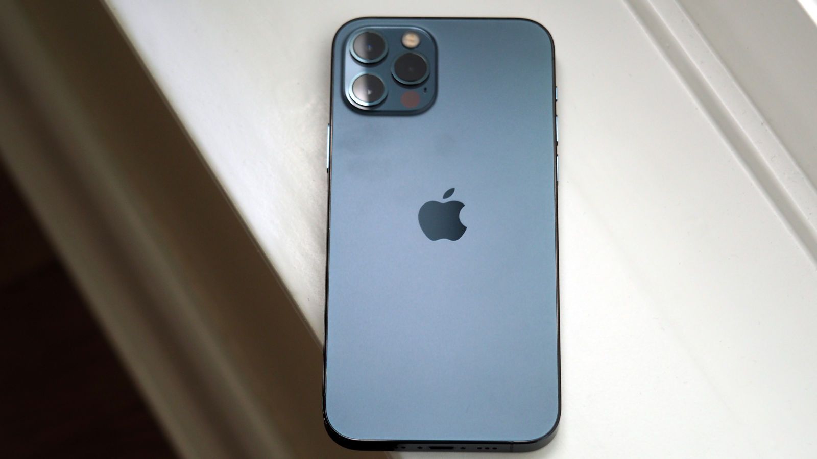 あえて言おう、「ほぼ完璧なスマホ」であると！ iPhone 12 Proレビュー