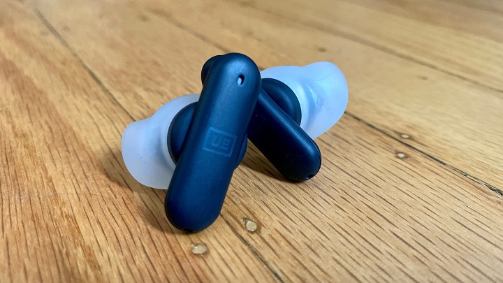 希少 UE FITS / Ultimate Ears ワイヤレスイヤホン 耳の小さい私にぴったり！ 固まるジェルがジャストフィットする完全