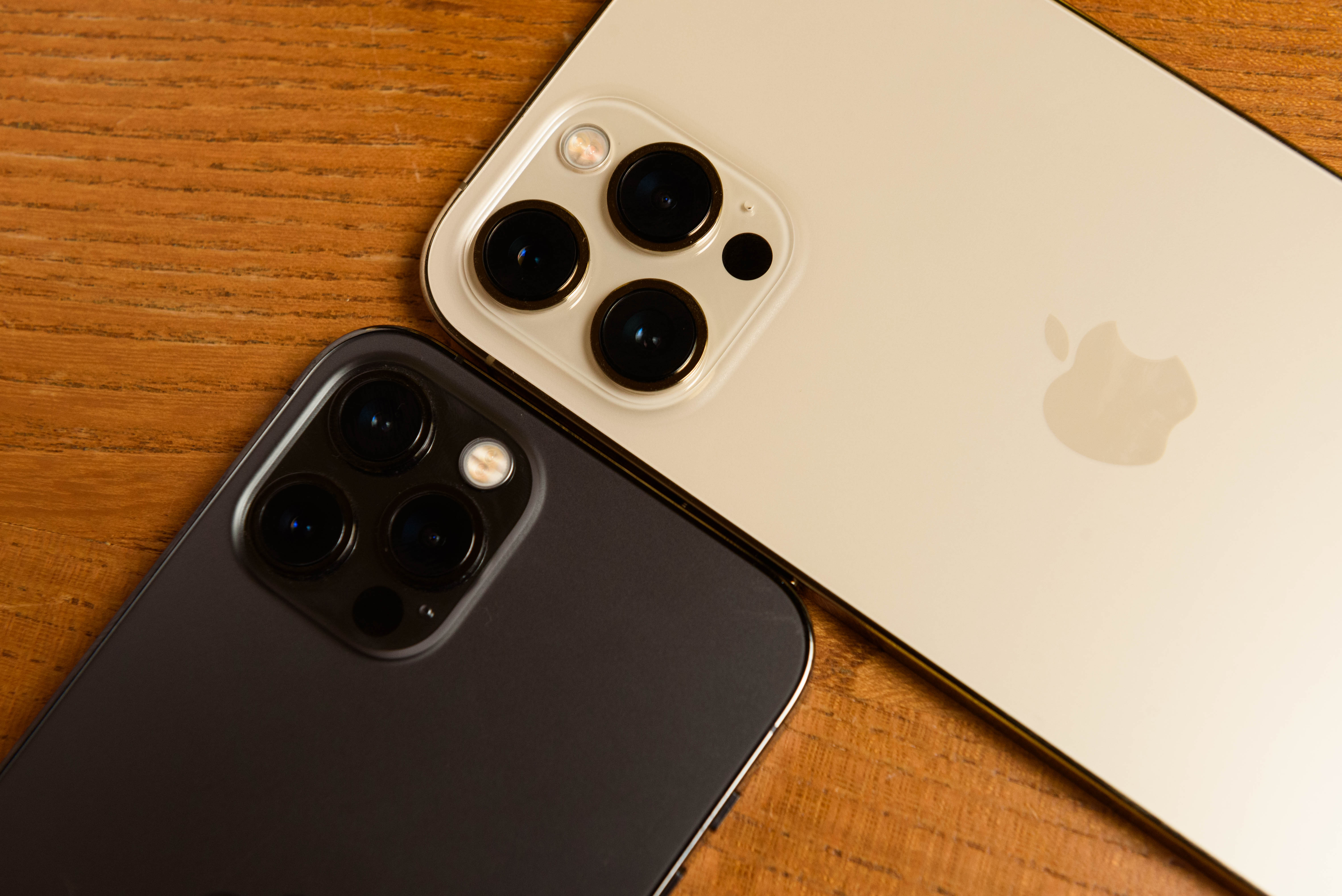 カメラ番長はどっちだ！ iPhone 12 Pro vs iPhone 12 Pro Maxカメラ