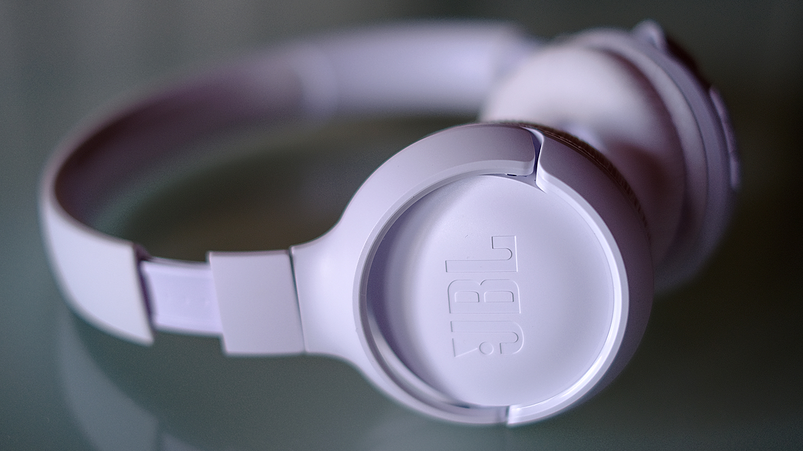 新品 JBL ヘッドホン TUNE 510BT Bluetooth ホワイト Amazon.com: JBL Tune 510BT - Bluetooth headphones with up to 40