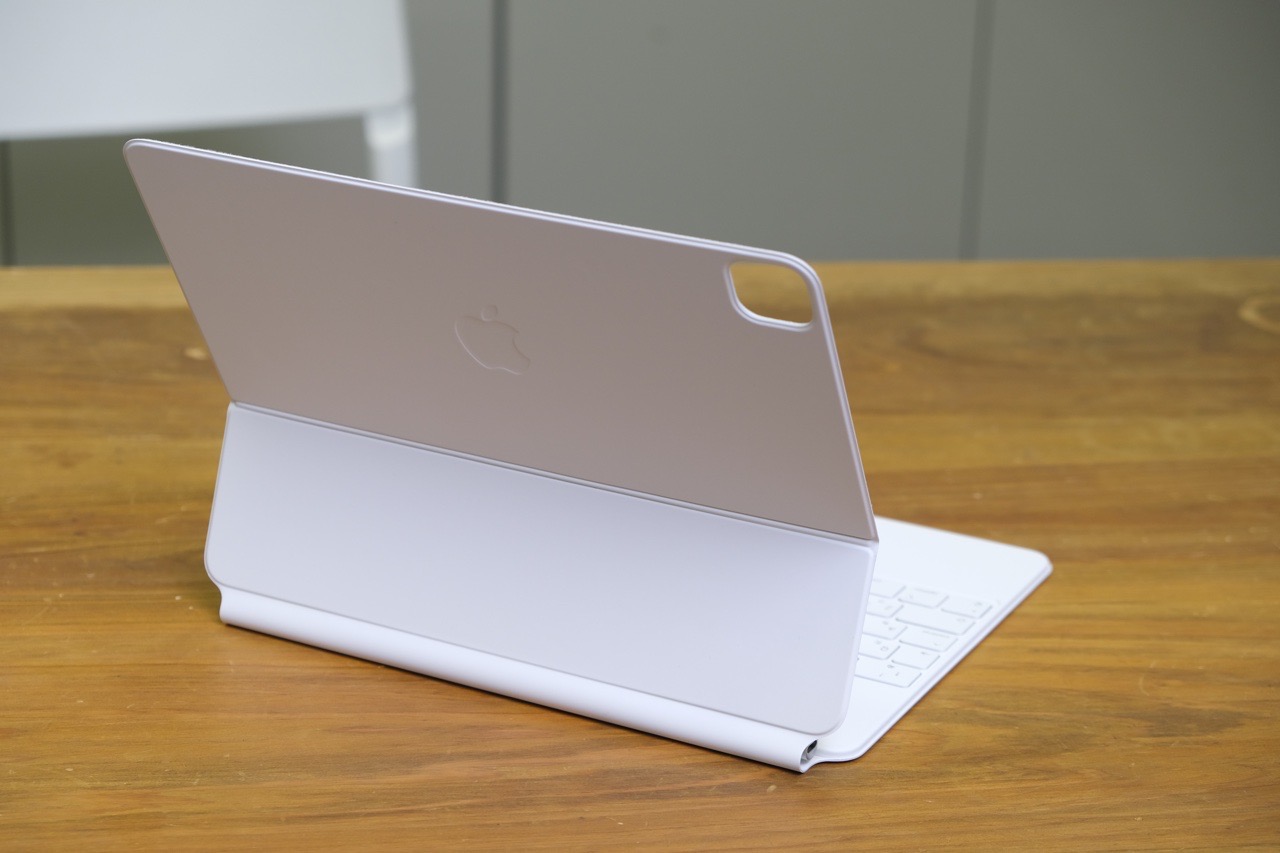 ホワイトなiPad Proカバーが白すぎて、暮らしの清潔感も上がっちゃい