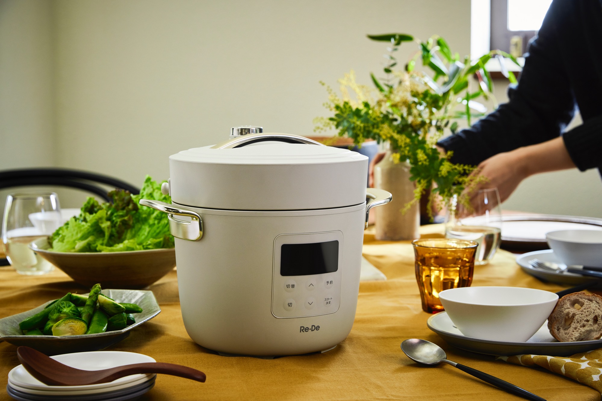 電気圧力鍋「Re・De Pot」の新色ホワイト。美しいし、ご飯も美味い