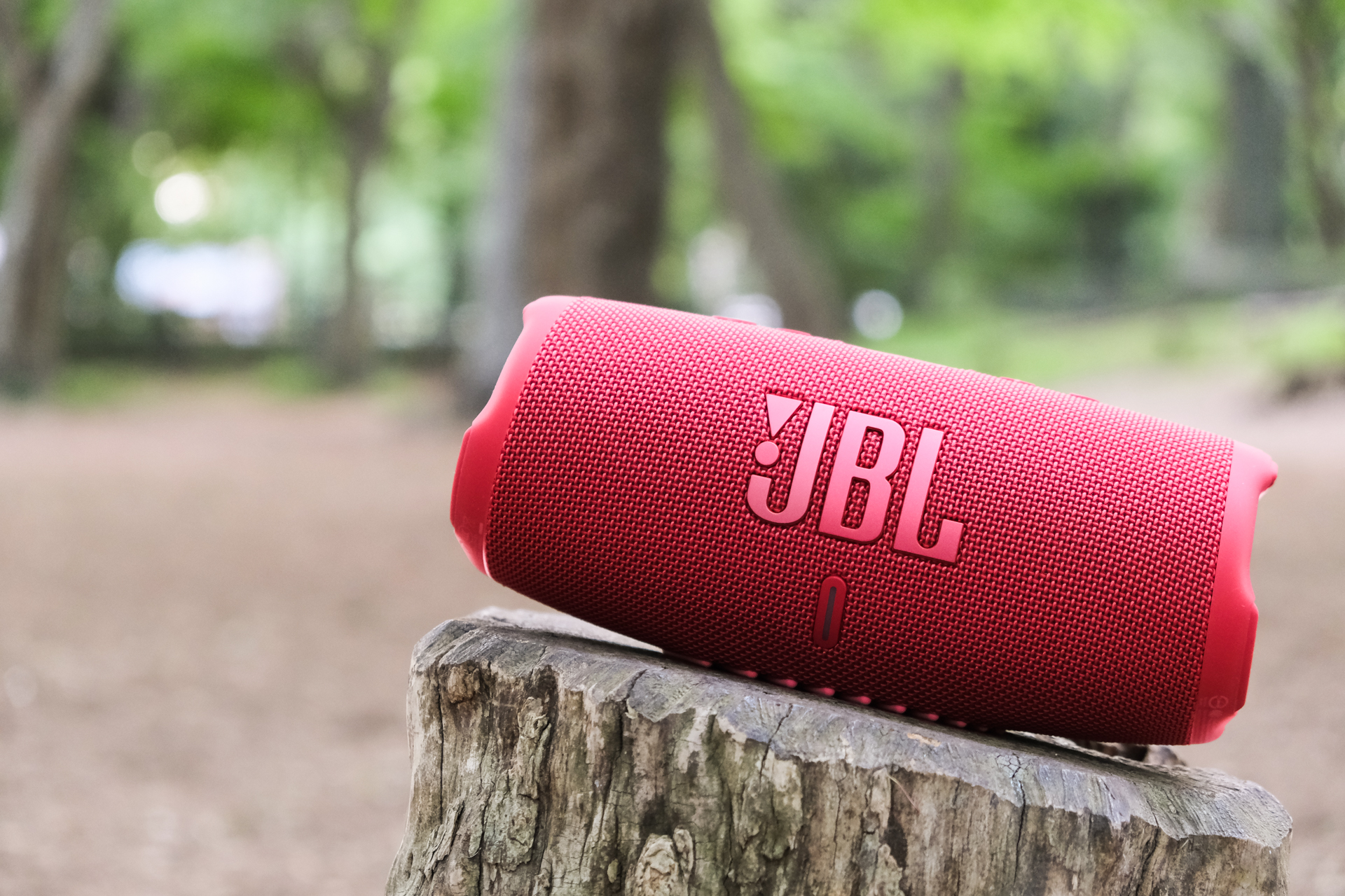 アウトドアスピーカーって外で楽しむものだと思ってた。JBL「CHARGE 5