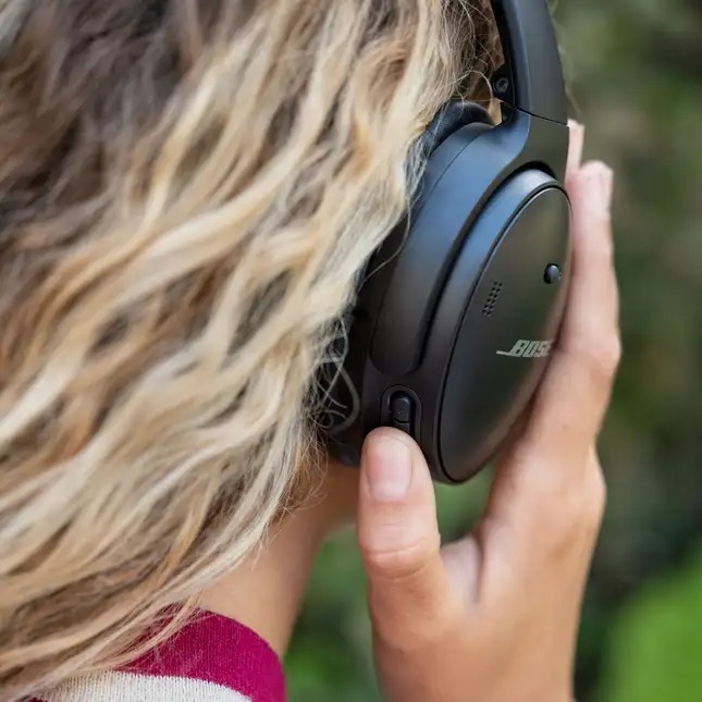 ボーズが最新ヘッドホン「QuietComfort 45」発表！ ノイキャン機能