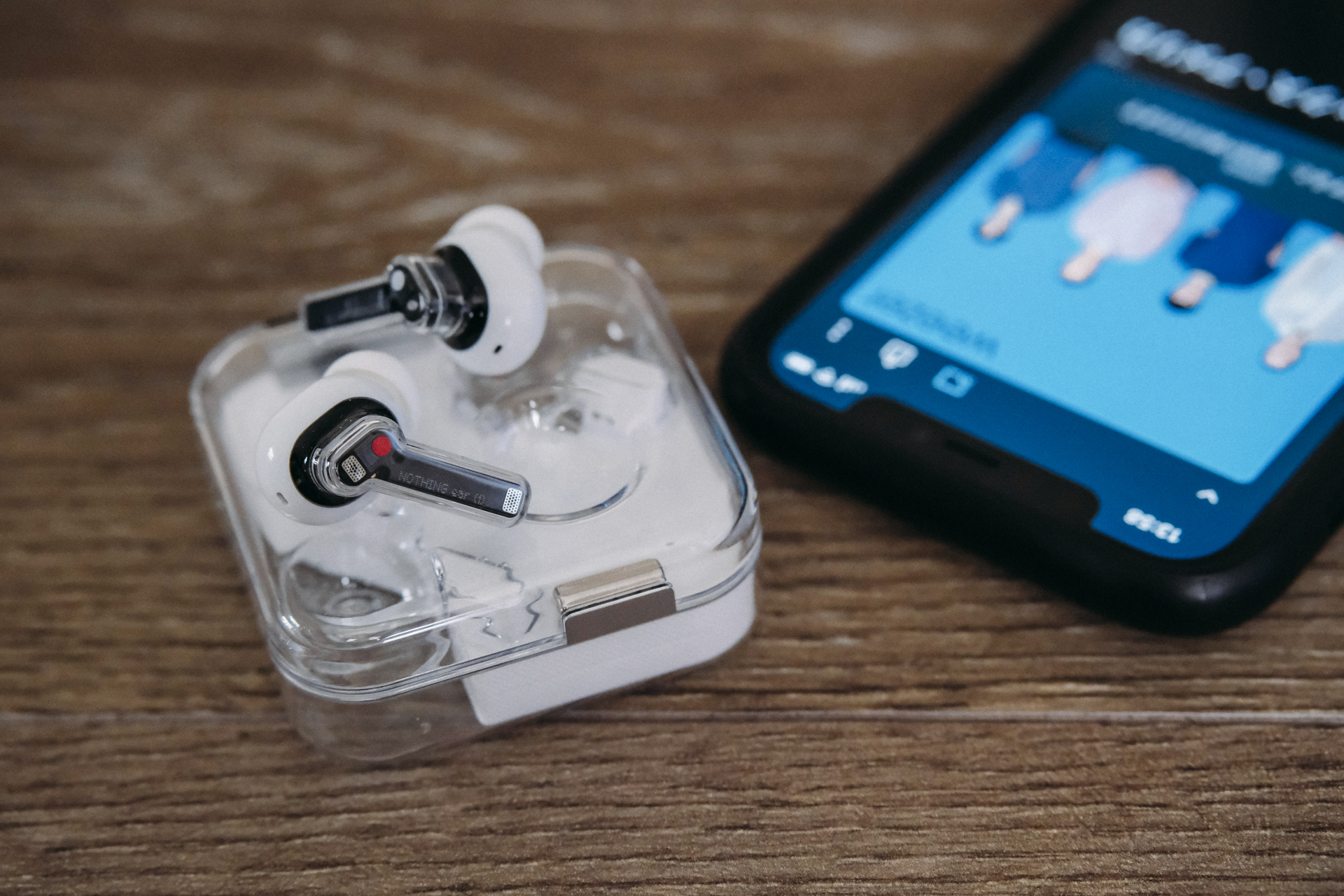 価格相応の中身と、価格以上の使い心地：透明イヤホン｢Nothing ear (1