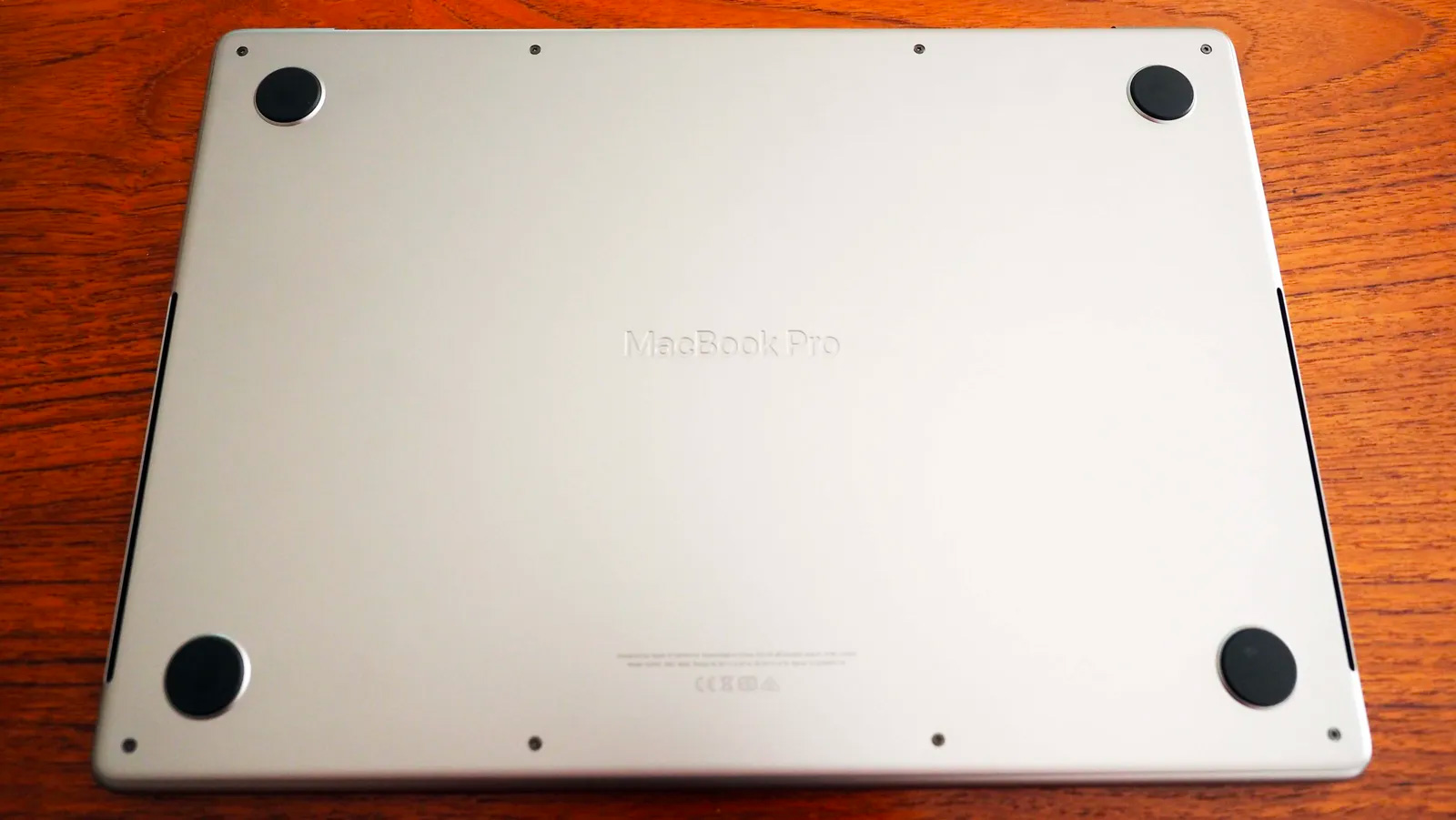 怪物級パワーの新MacBook Pro、ポートも復活して最高。お値段に見合う