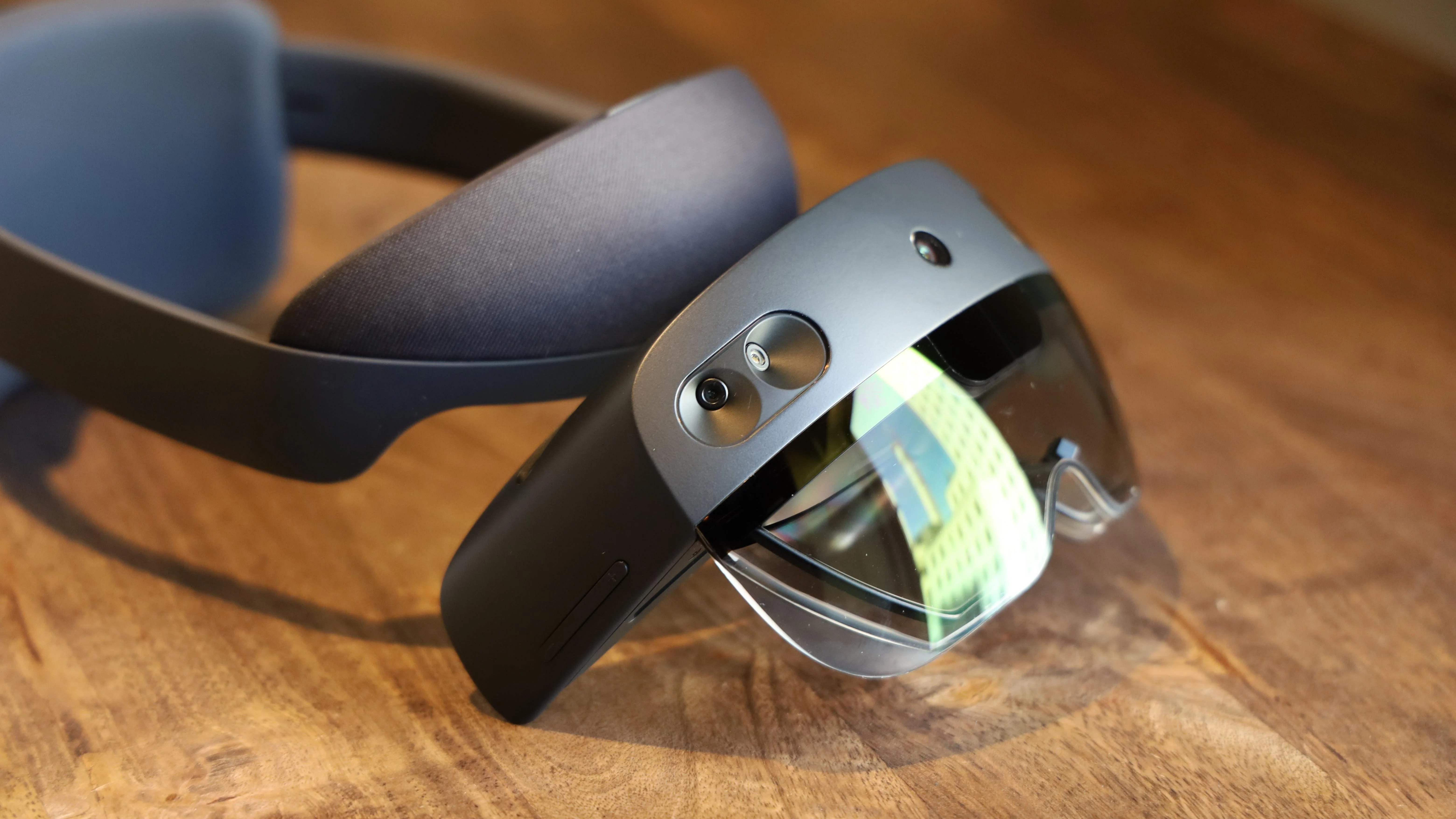 Microsoftが次期VRヘッドセット「HoloLens 3」の開発を断念か 