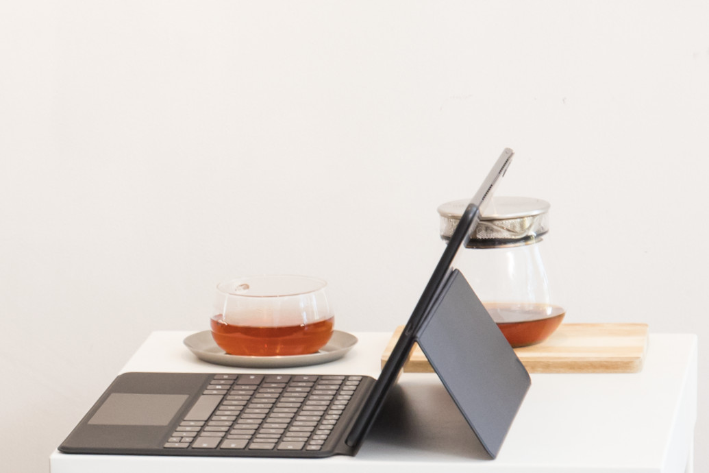 ディスプレイだけのPCって超便利じゃん。Windows搭載タブレットとして