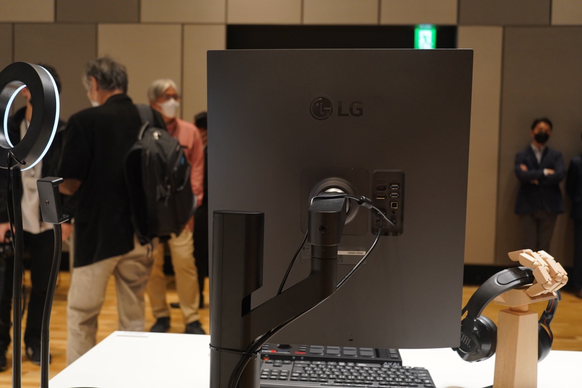 ディスプレイに必要なのは高さだ！ LGの縦長ディスプレイがたいそう