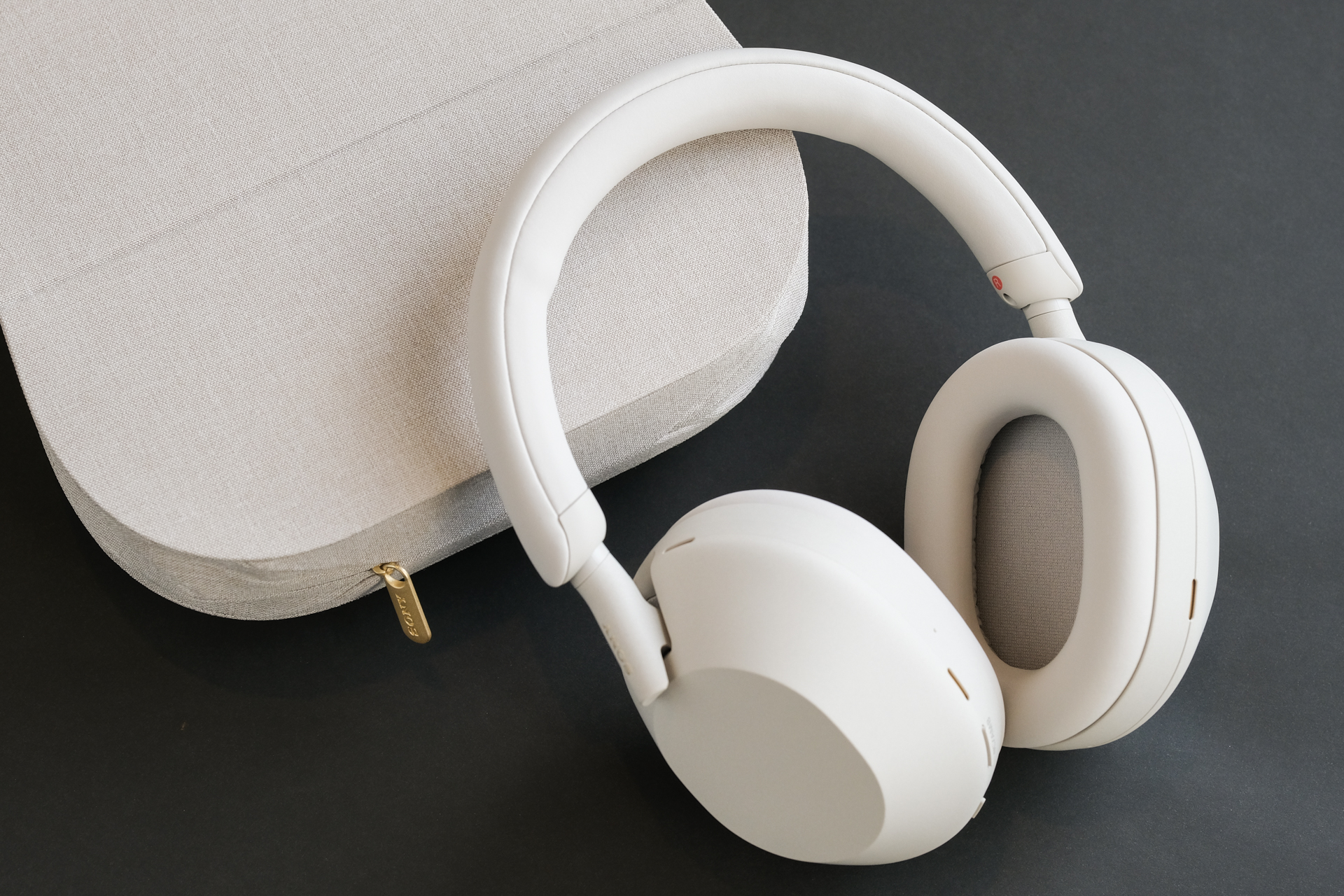 最強を更新する時が来た。ソニーのワイヤレスヘッドホン「WH-1000XM5 最強を更新する時が来た。ソニーのワイヤレスヘッドホン「WH-1000XM5