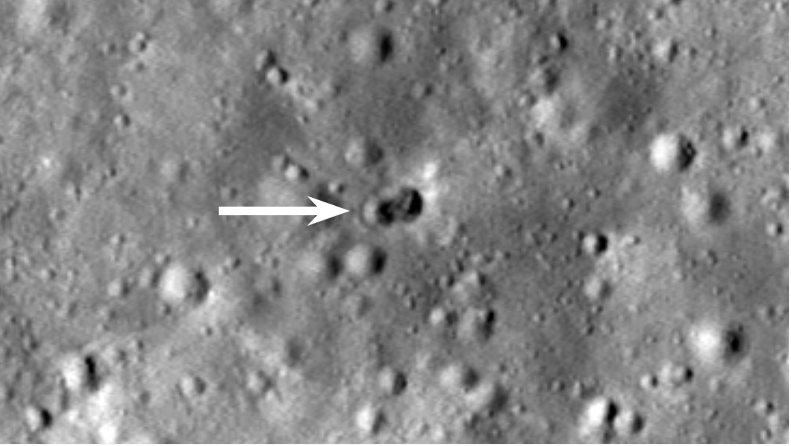 220628MysterySpaceJunkonMoon.jpg