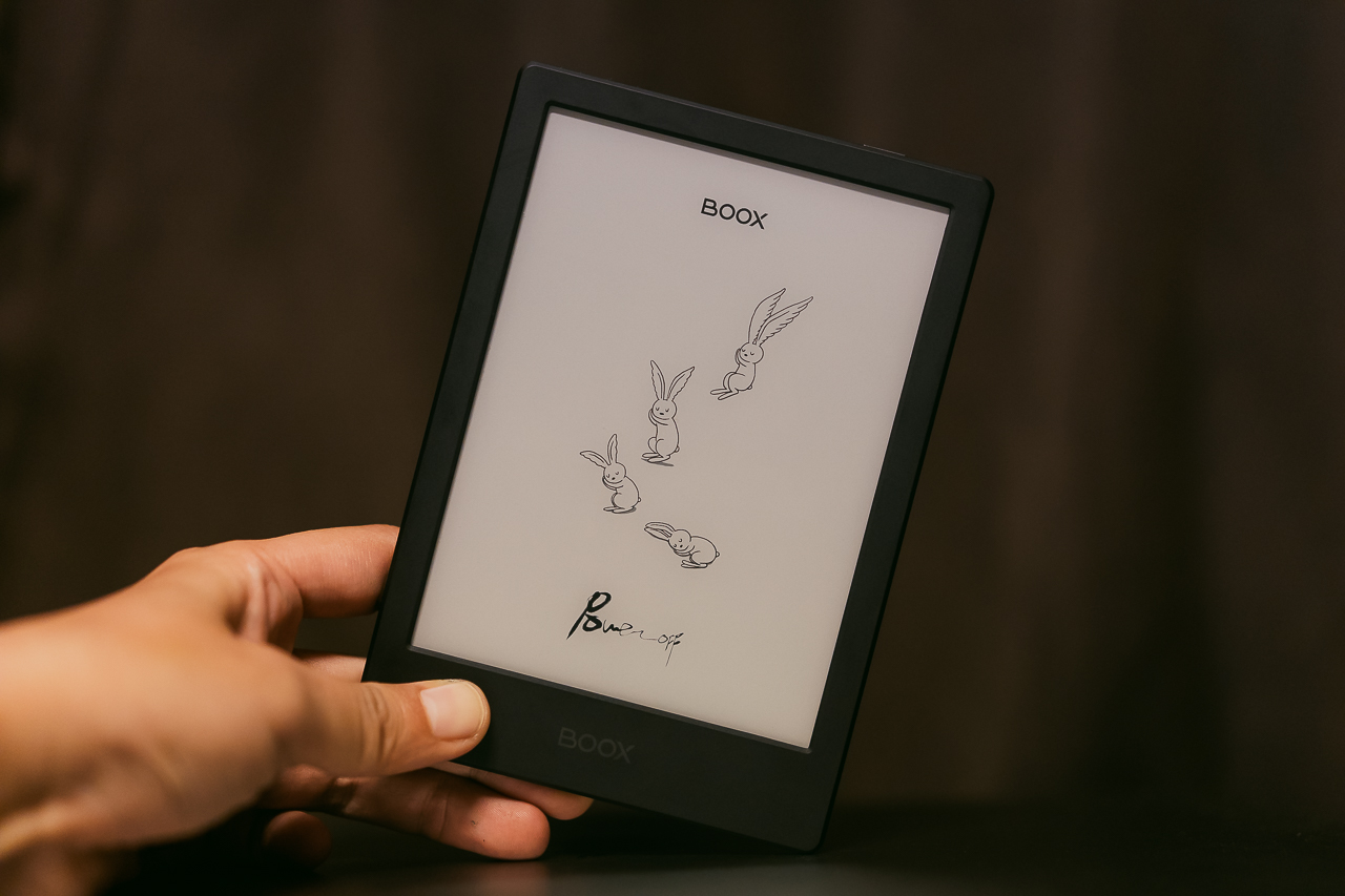 絶妙サイズのE Inkタブレット「BOOX Poke4 lite」で電子書籍の山が崩れ