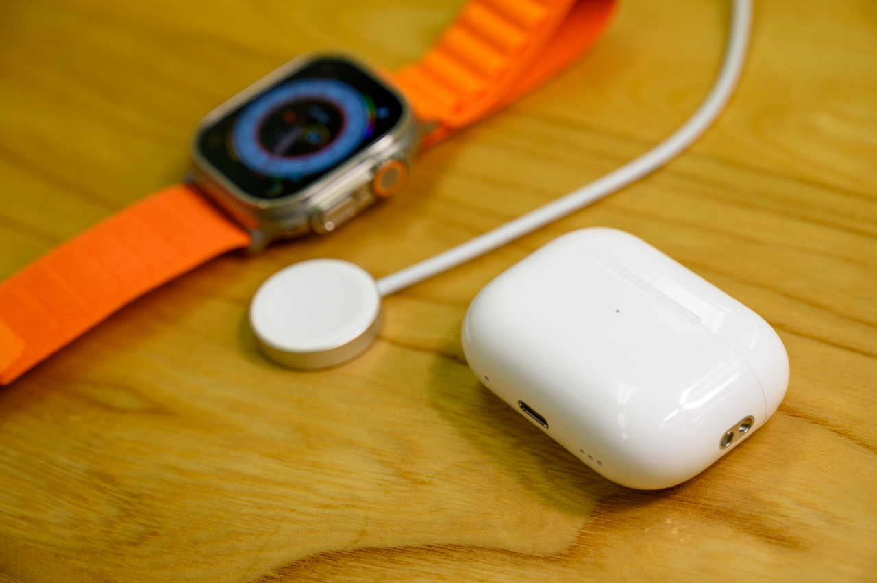 AirPods Apple Pro : ワイヤレス充電対応 TOWA 充電 ワイヤレス充電器
