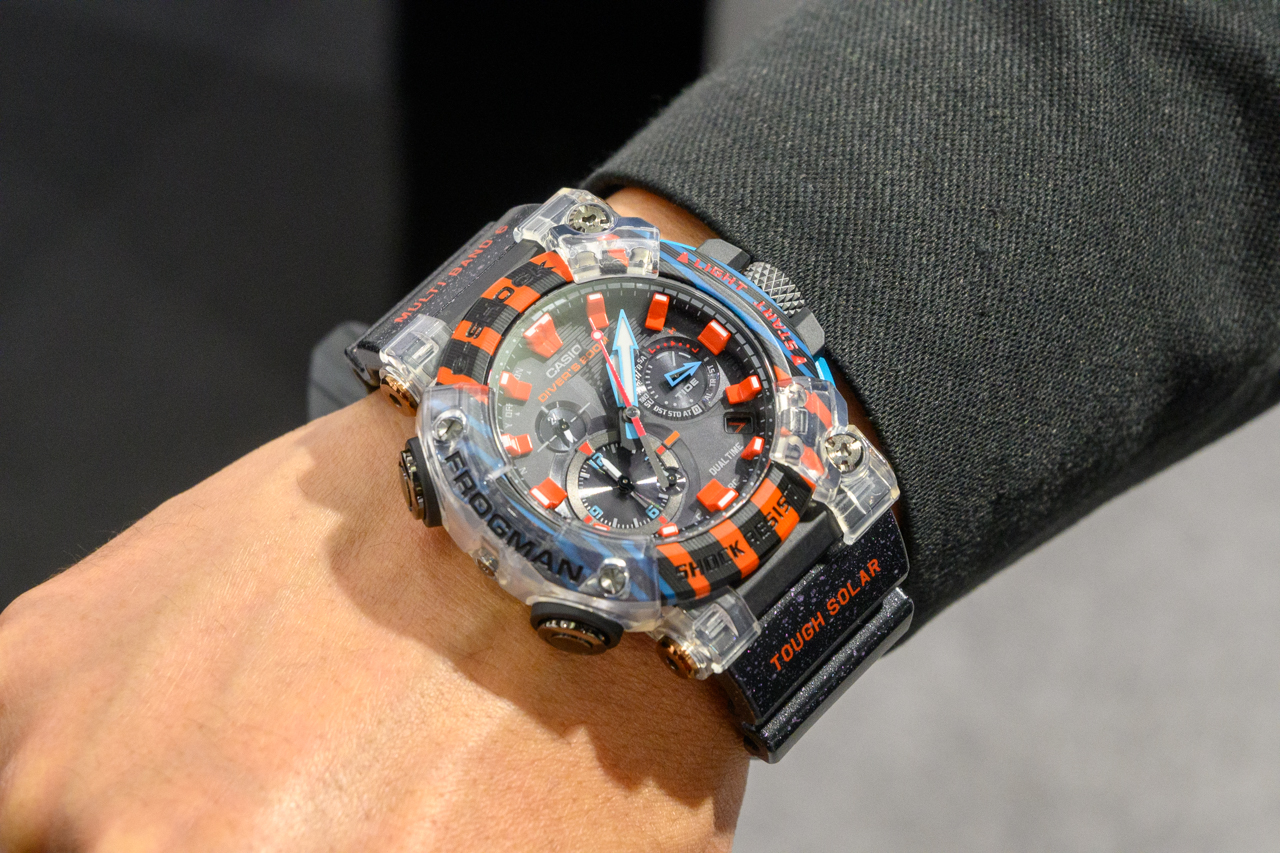 腕にヤドクガエル！ ダイバーズG-SHOCK「FROGMAN」30周年記念モデルが