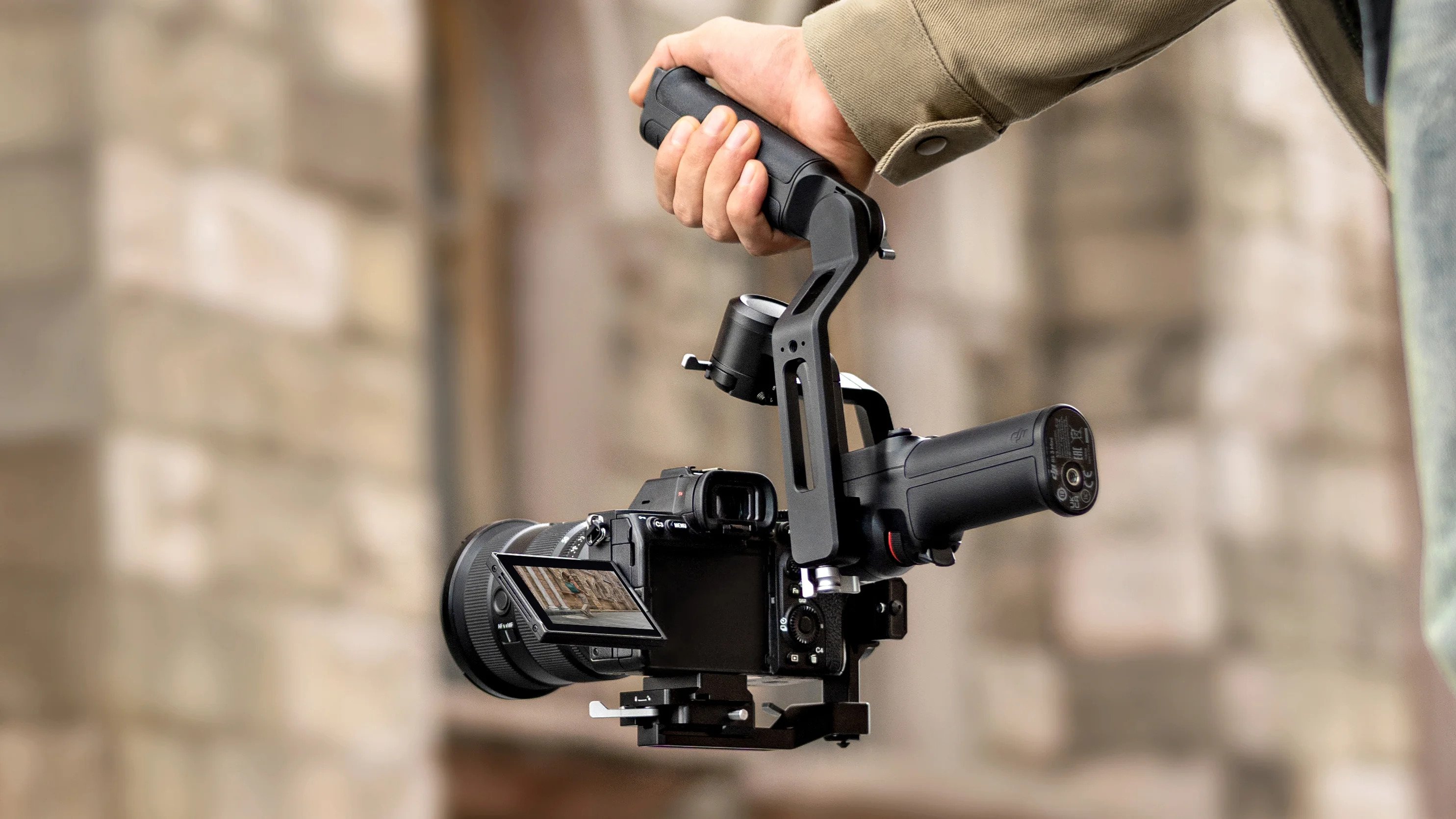 高性能のまま軽量化。「DJI RS 3 Mini」は小型ジンバルの答えだ