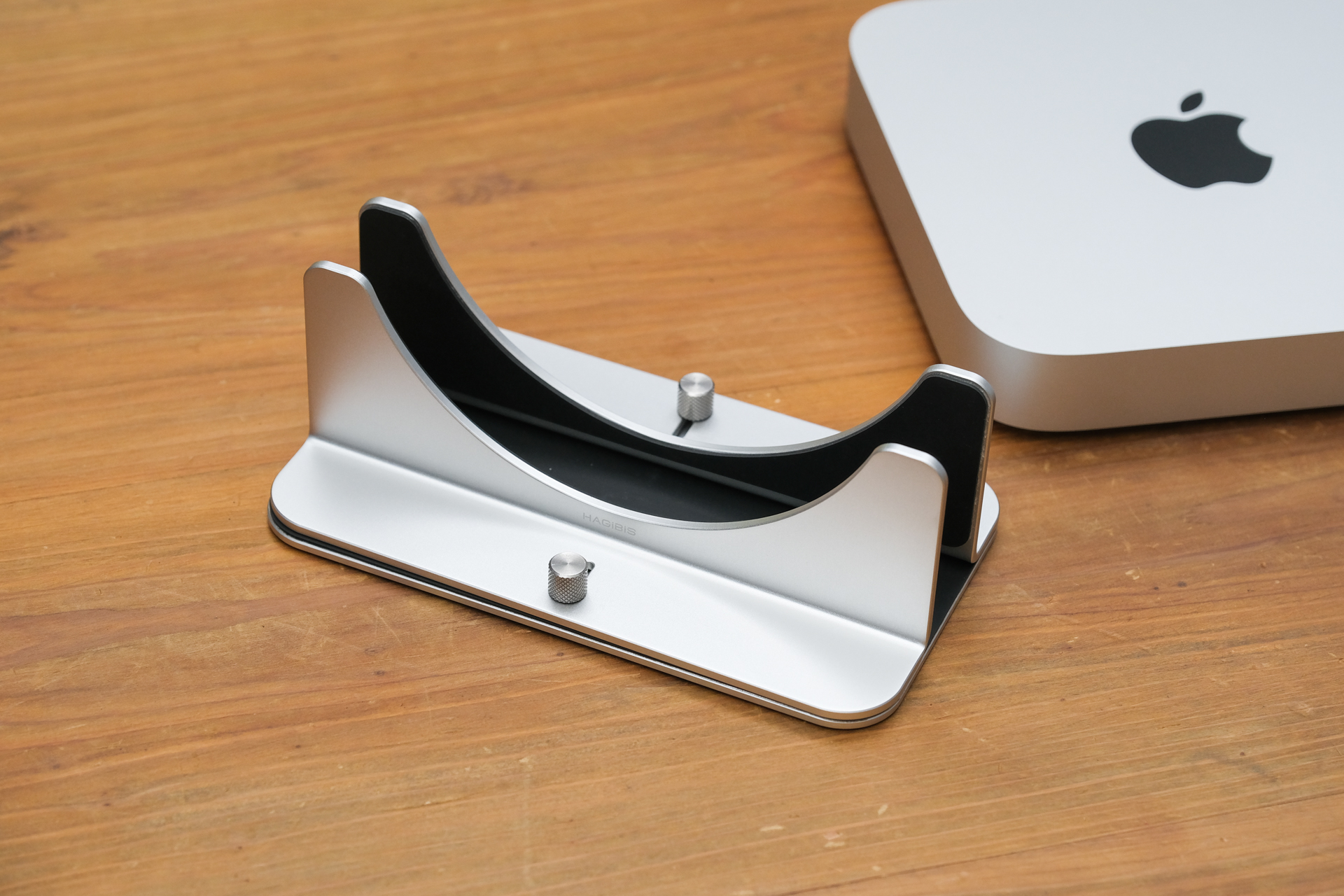 Mac miniを縦にすると置き方のバリエーションが広がります