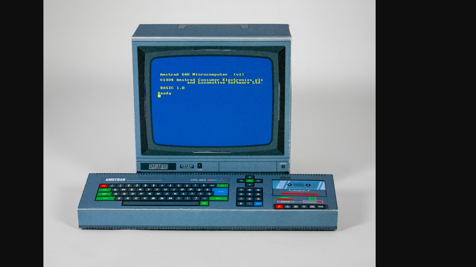 伝説的なコンピュータを紙で再現したアート作品 | ギズモード・ジャパン
