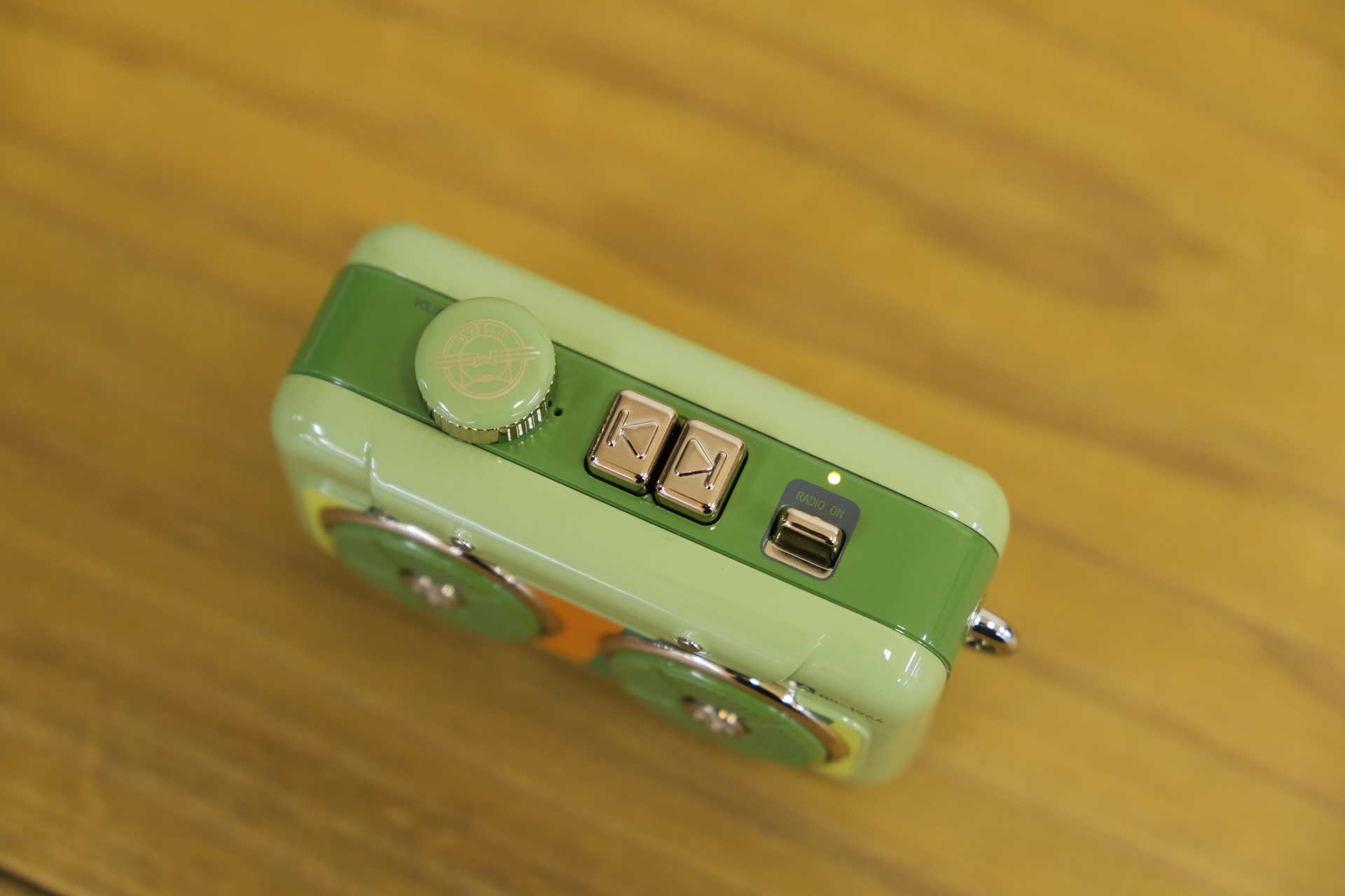 細部までこだわりの詰まったレトロスピーカー｡小さいけど音質も