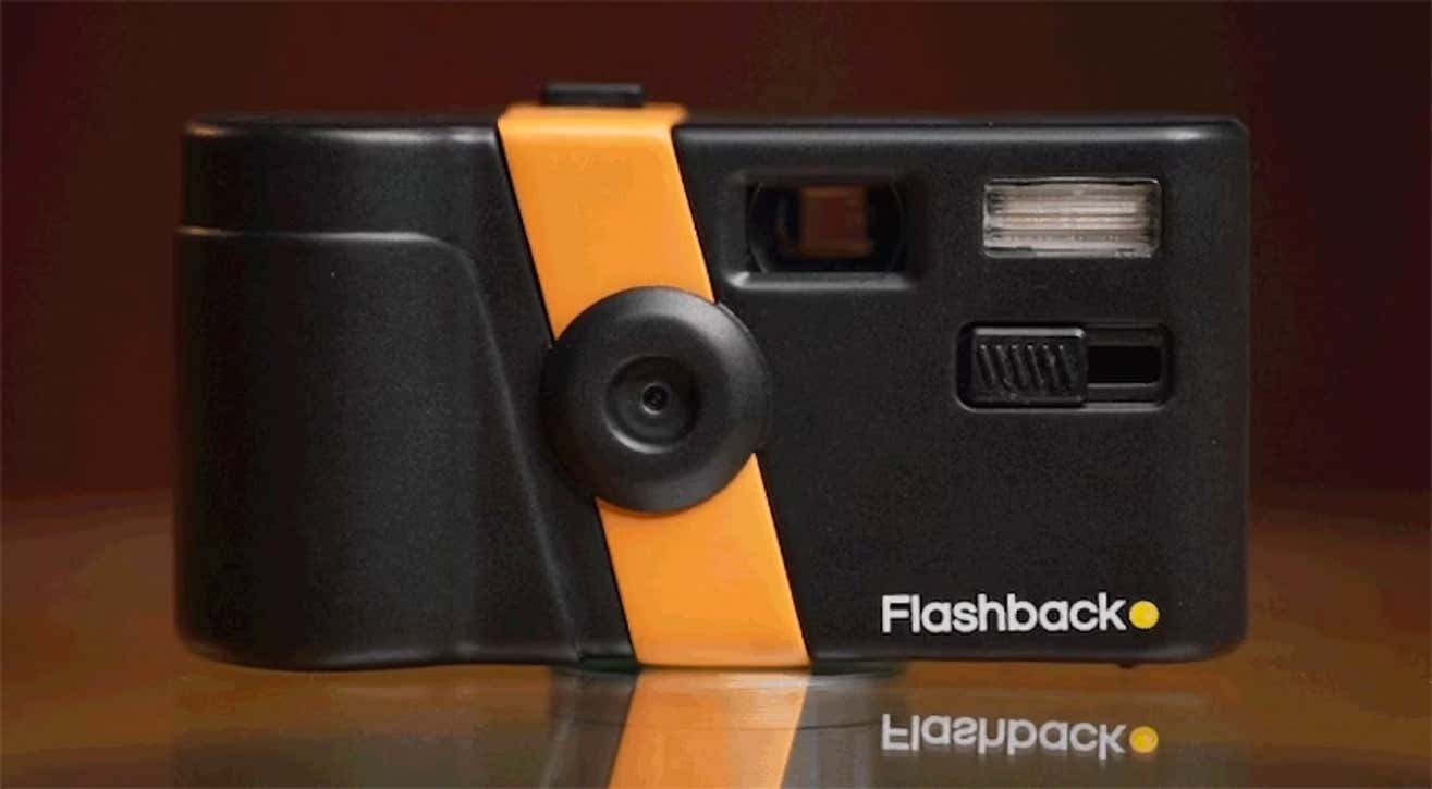 計算された不便さ。使い捨てカメラ風なデジタルカメラ「Flashback