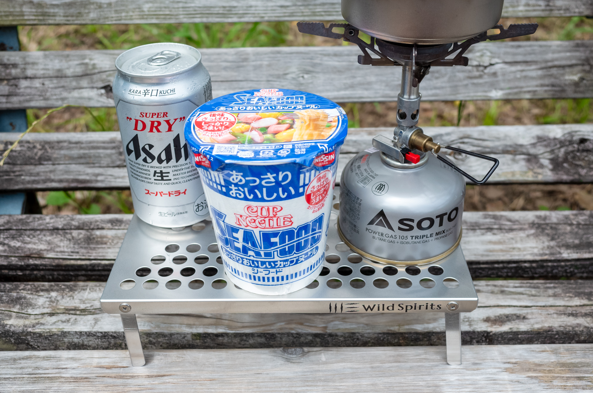 3秒で組み立てできる軽量ミニテーブル。外遊び時のストレスを解決