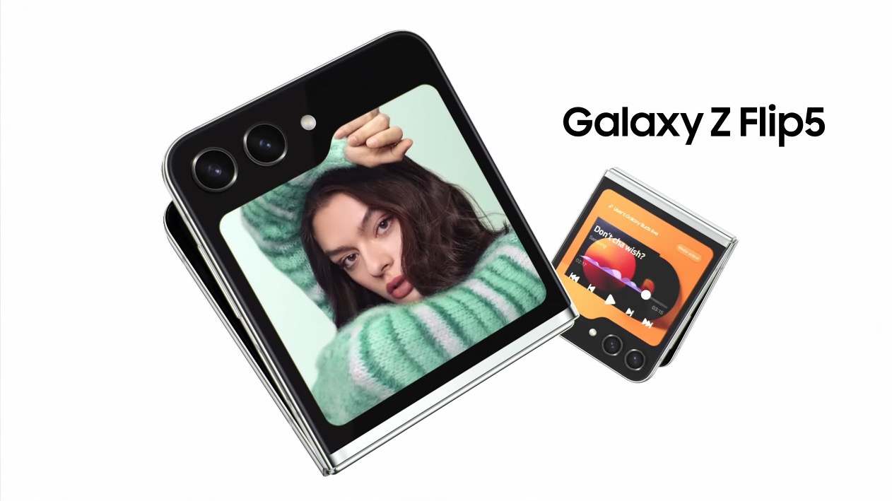 メインになれる背面ディスプレイ。折りたたみスマホ「Galaxy Z Flip5