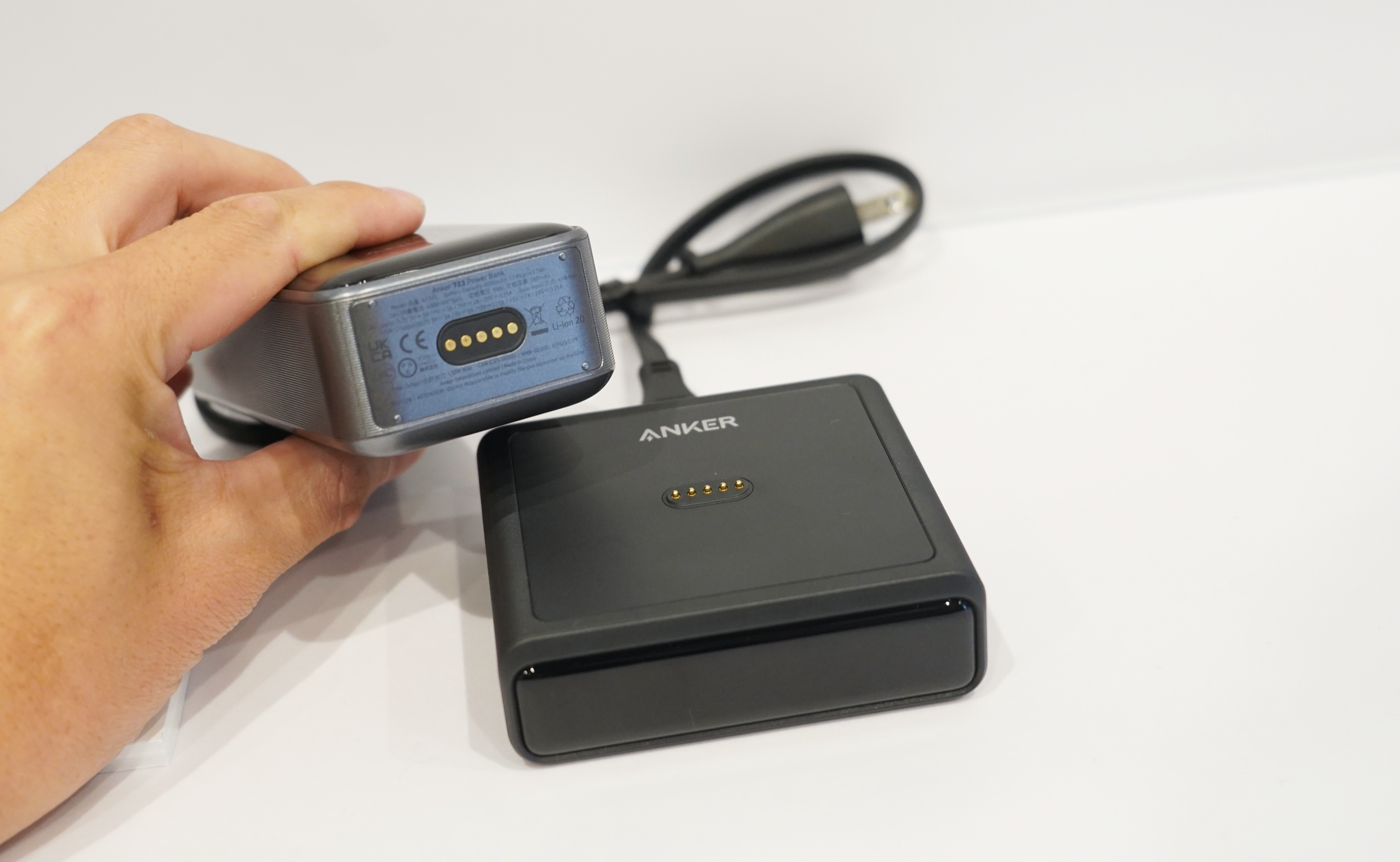 合計最大250W。無敵のモバイルバッテリーが出た | ギズモード・ジャパン