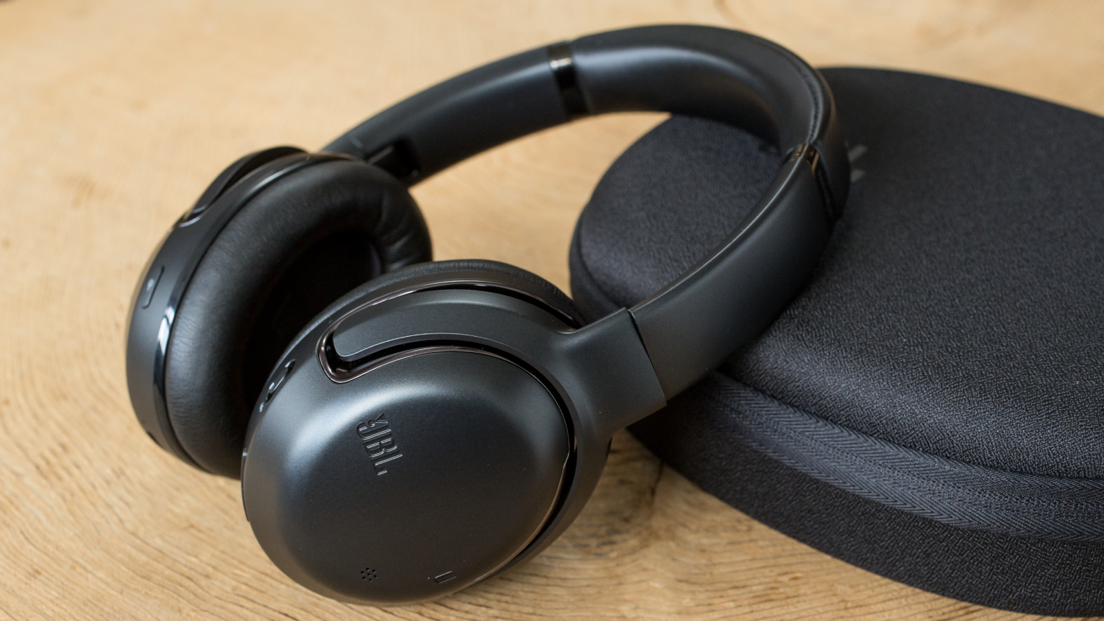 革命レベル」の呼び声高いJBLの最新ヘッドホンは、何がどうすごいのか