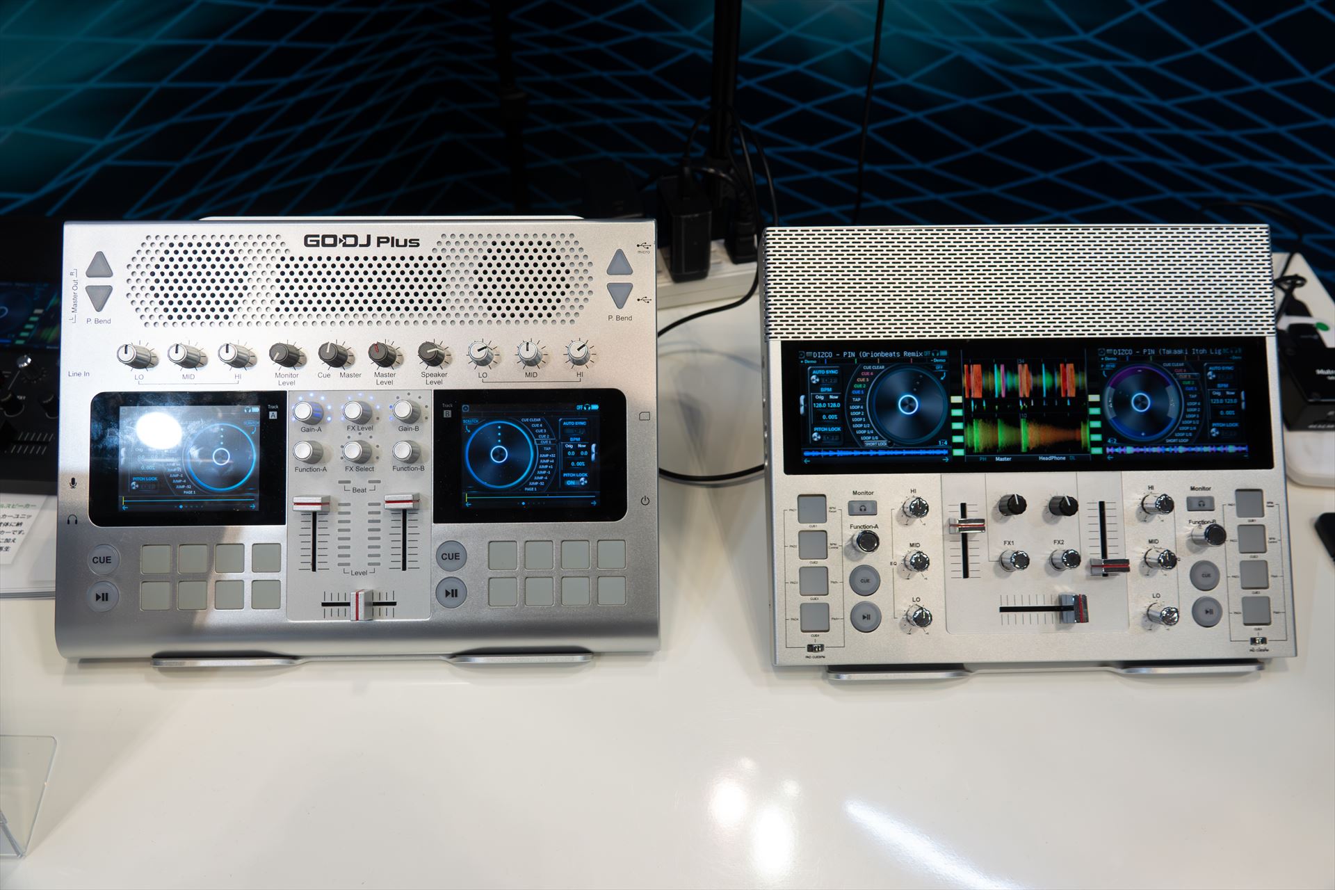 GODJ Plus A4サイズオールインワンDJシステム スピーカー内蔵・A4サイズのオールインワンDJ機材を見つけた