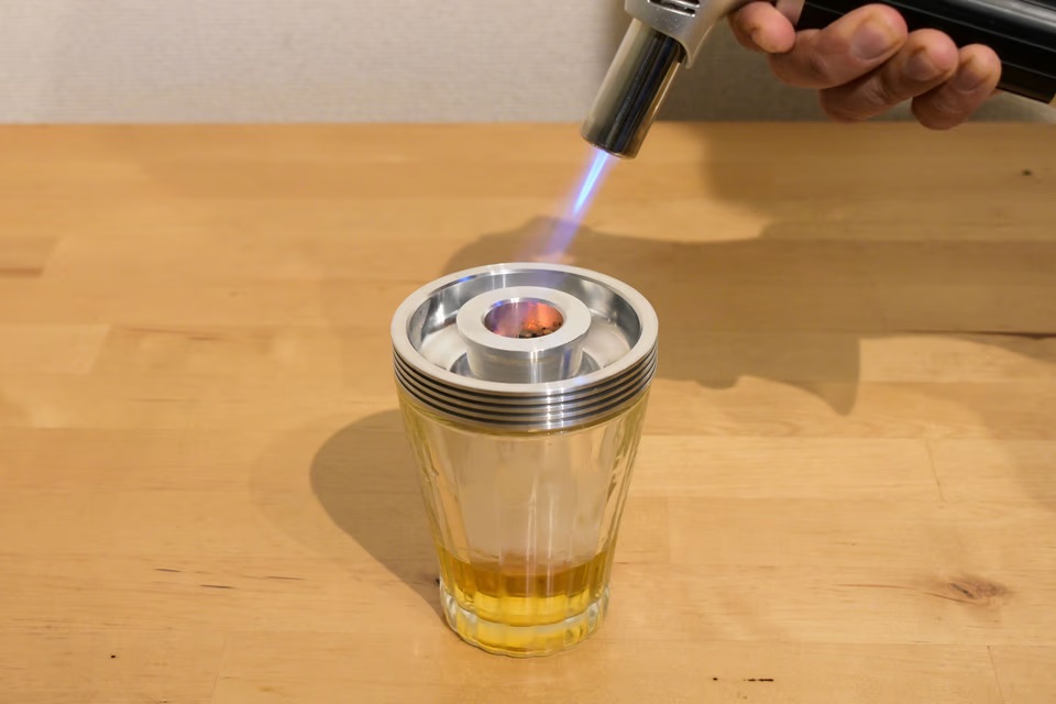 家飲みに燻製ウイスキー。ジュラルミン製のグラストップ燻製器を試して