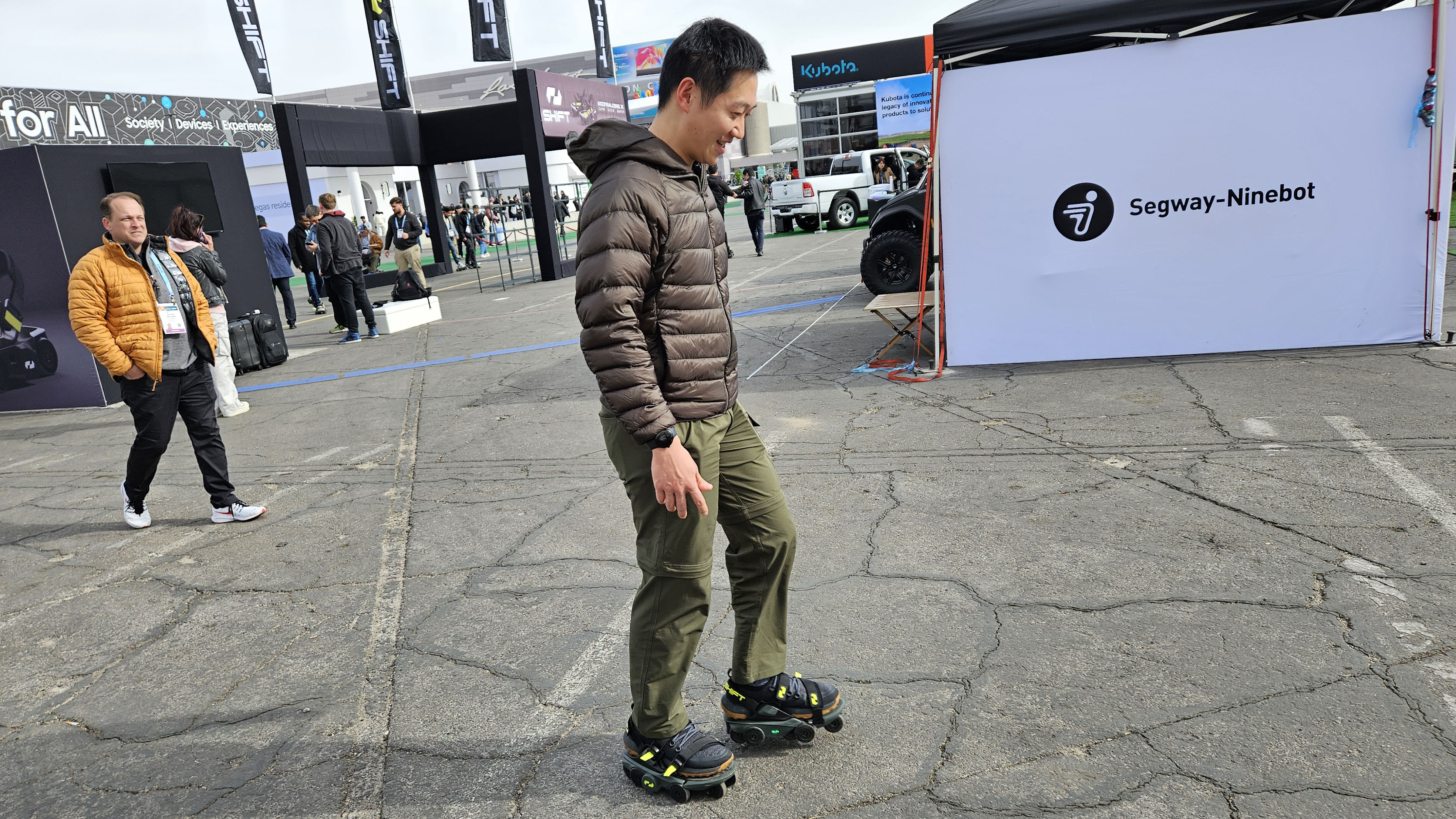 歩く速度を3倍にする下駄をはいてみた #CES | ギズモード・ジャパン