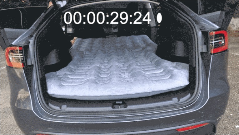 テスラの車中泊をもっと快適に！ わずか60秒で設置できるモデルY専用