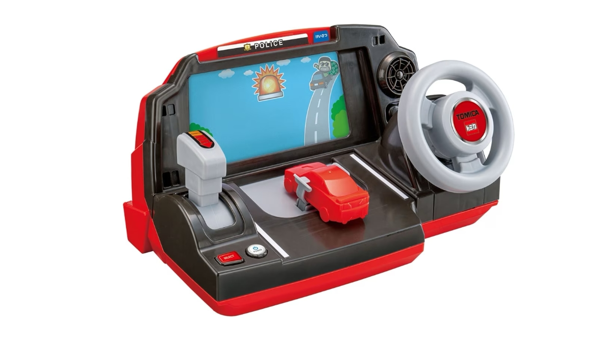 トミカを運転できるシミュレーター。なんだろうこの懐かしさは