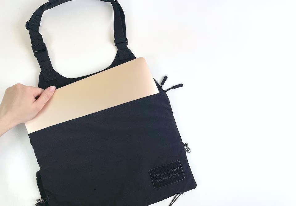 Hanging Storage Vest 別注machi-ya 無限のカスタマイズ性が遊び心をくすぐる。アウトドアベスト型の収納