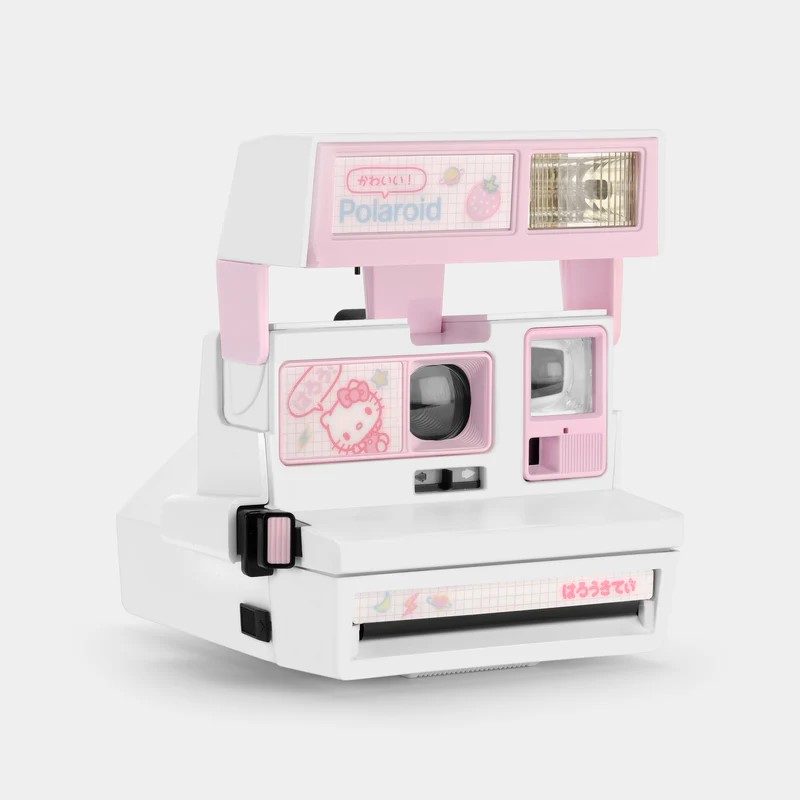 ポラロイドの最新コラボはキティと。しかもアーカイブモデルがベース