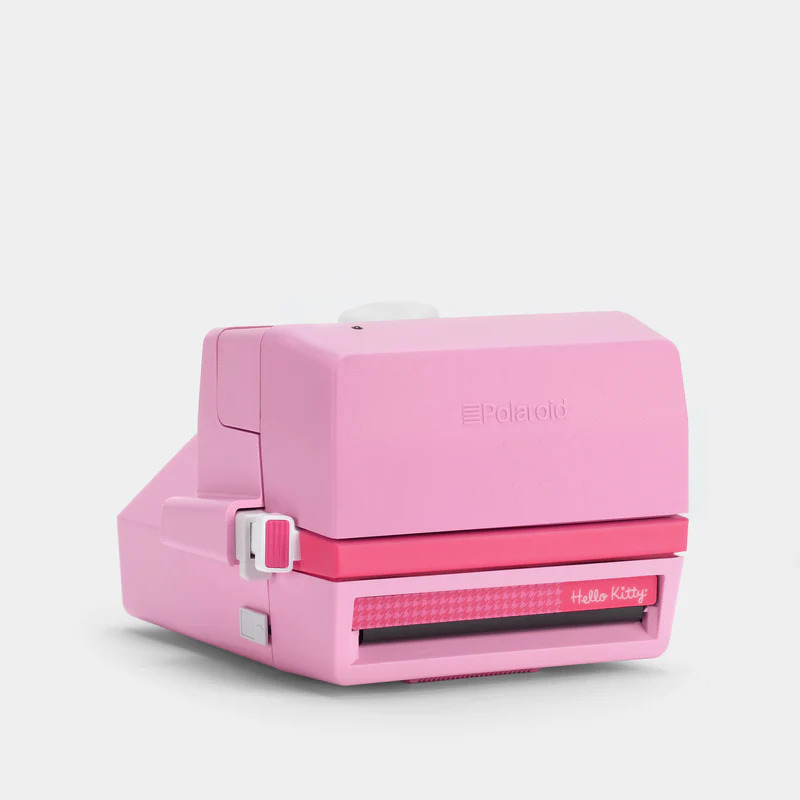 ポラロイドの最新コラボはキティと。しかもアーカイブモデルがベース