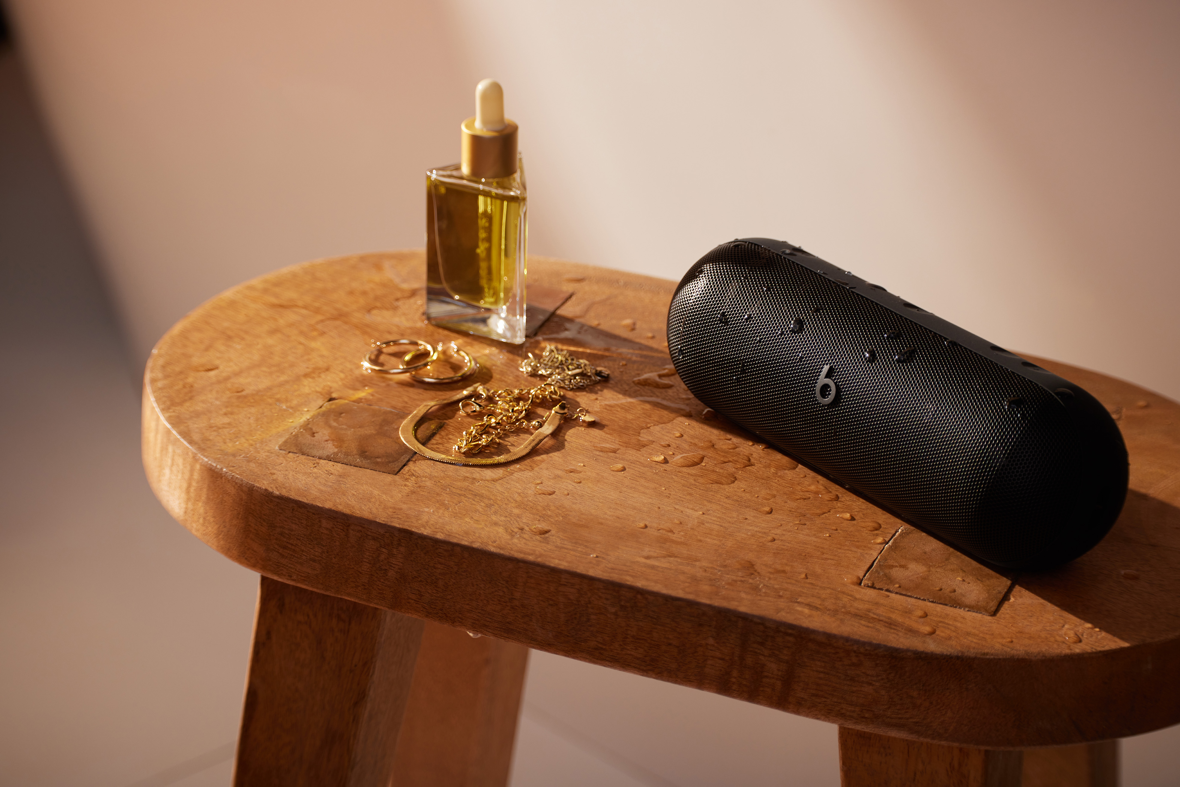 Beats Pill ワイヤレススピーカー 本体 Matte Black BeatsからワイヤレススピーカーのPillが登場。次世代感がいい