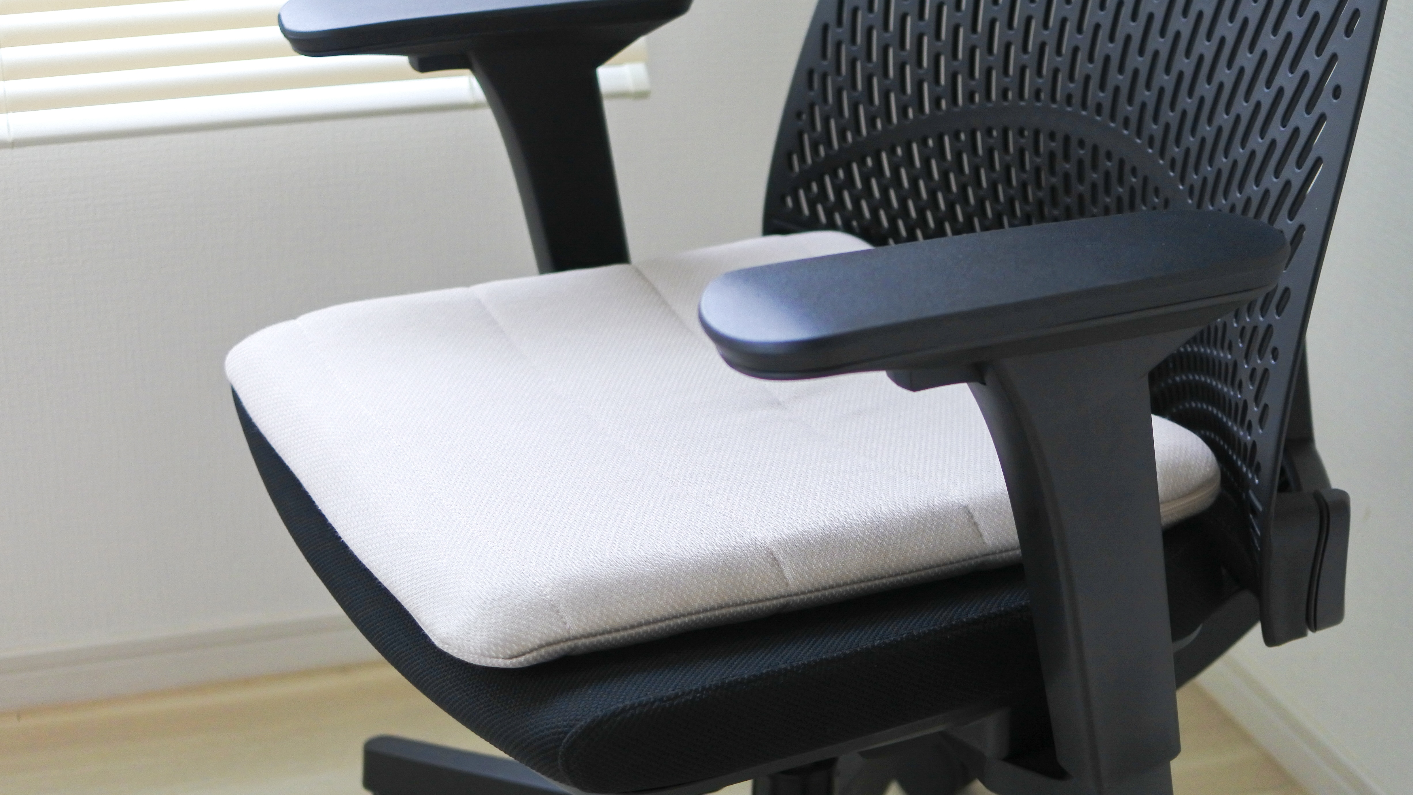 20240627-airweave-cushion-01.jpg
