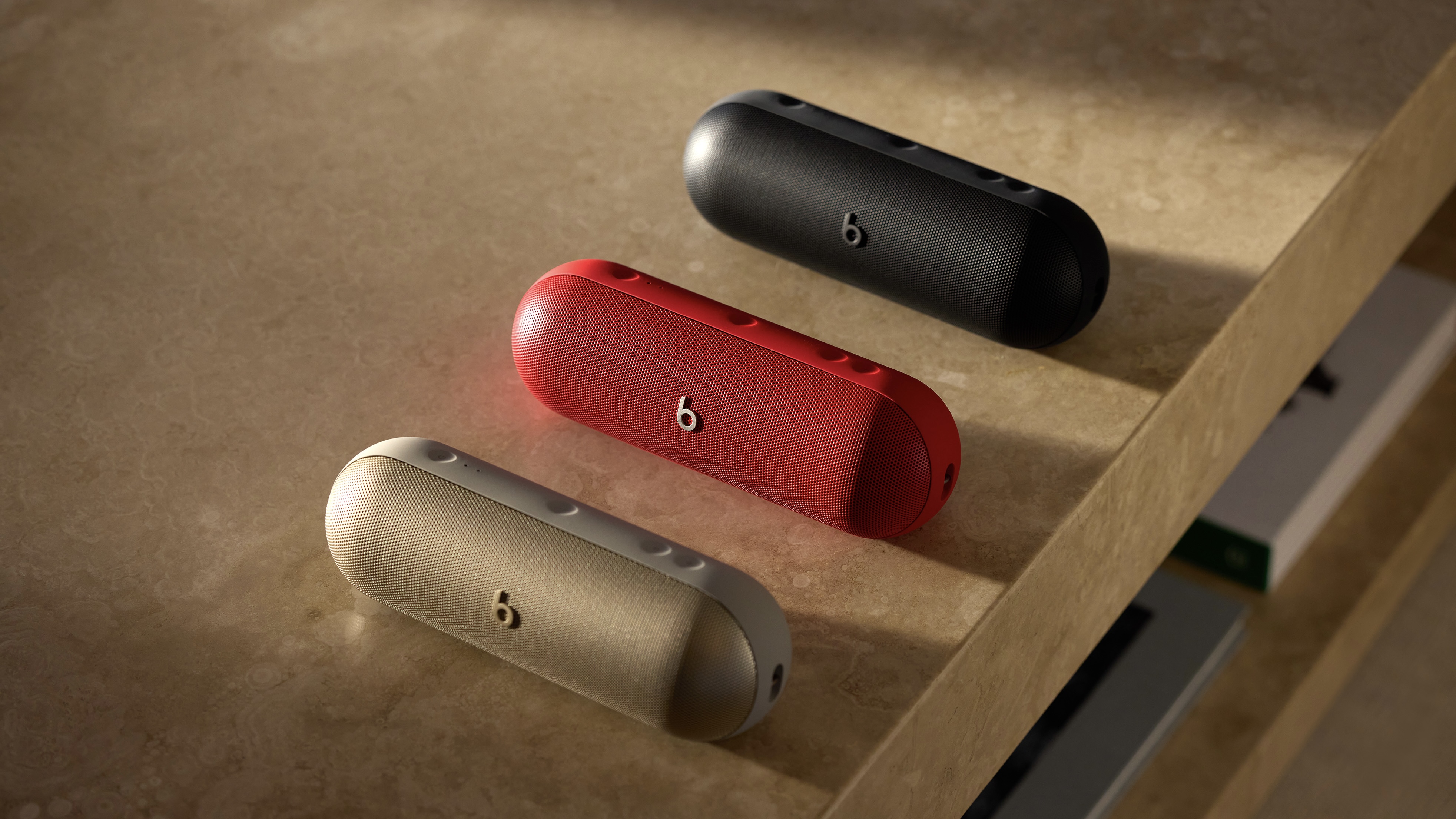 beats ビーツ　beatspill スピーカー　➕スタンド（新品未使用） いい音」だけでは語りきれない。Beatsの最新スピーカー「Beats Pill