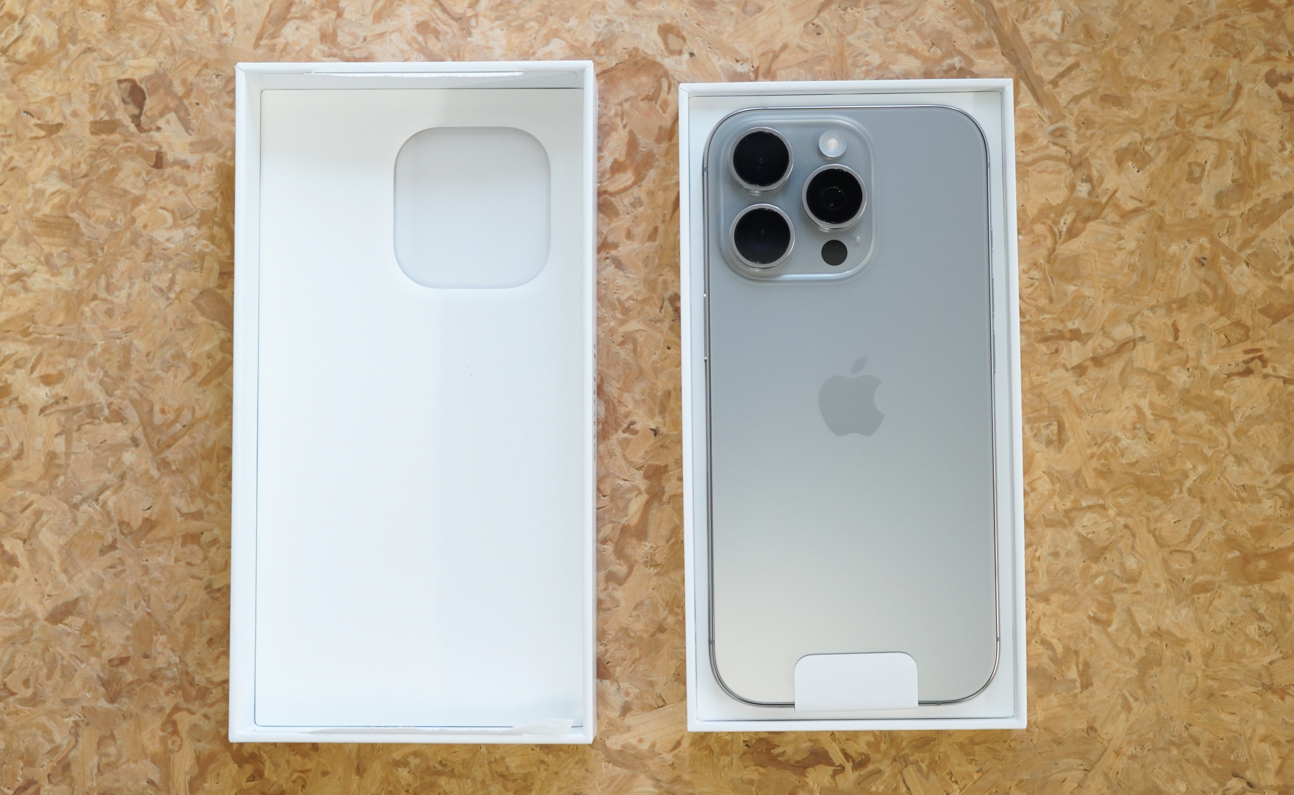 開封】iPhone 16 Proアンボックス、いってみましょー！ | ギズモード