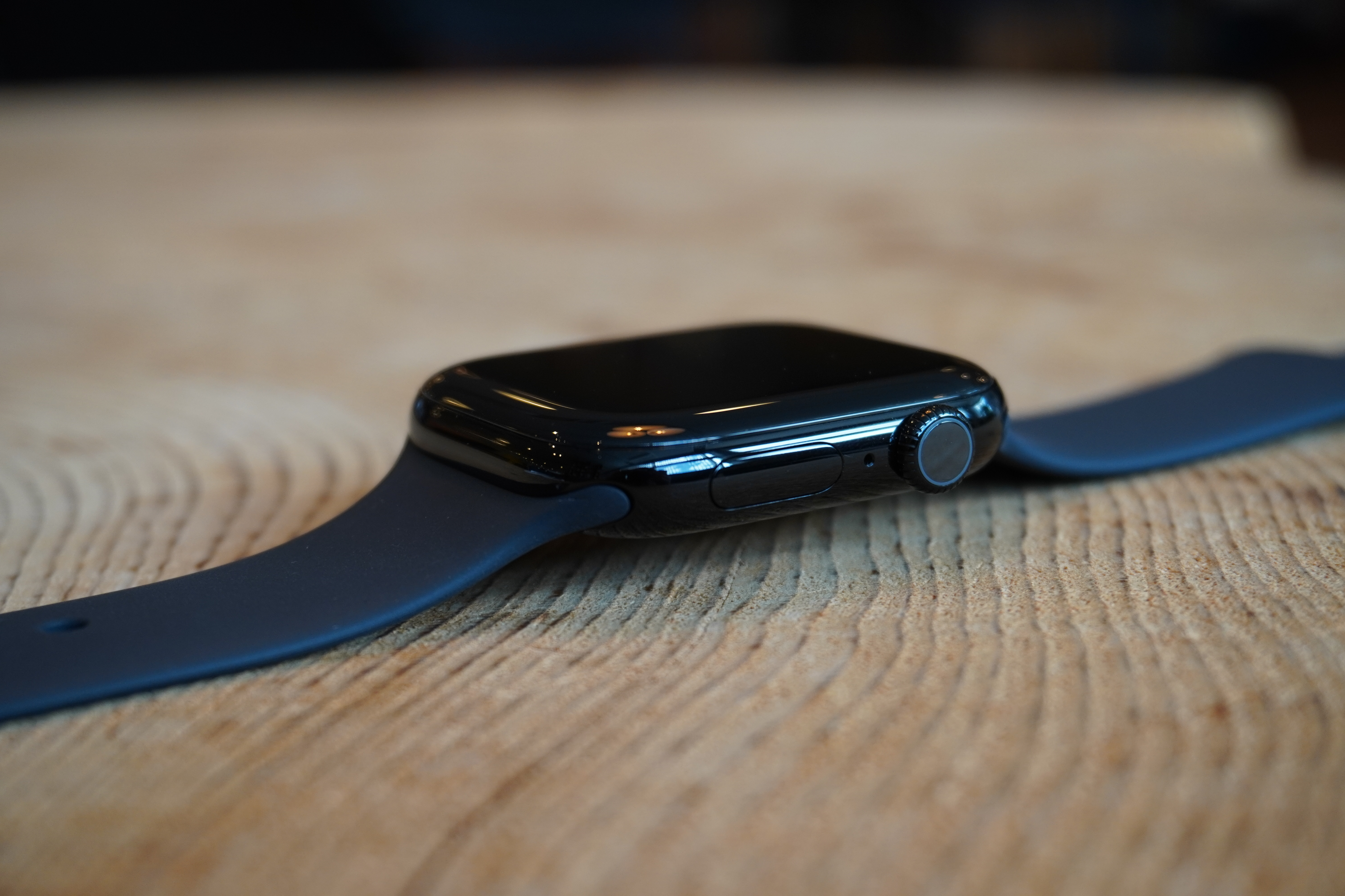 最新Apple Watchの新色「ジェットブラック」と「ブラックチタニウム 