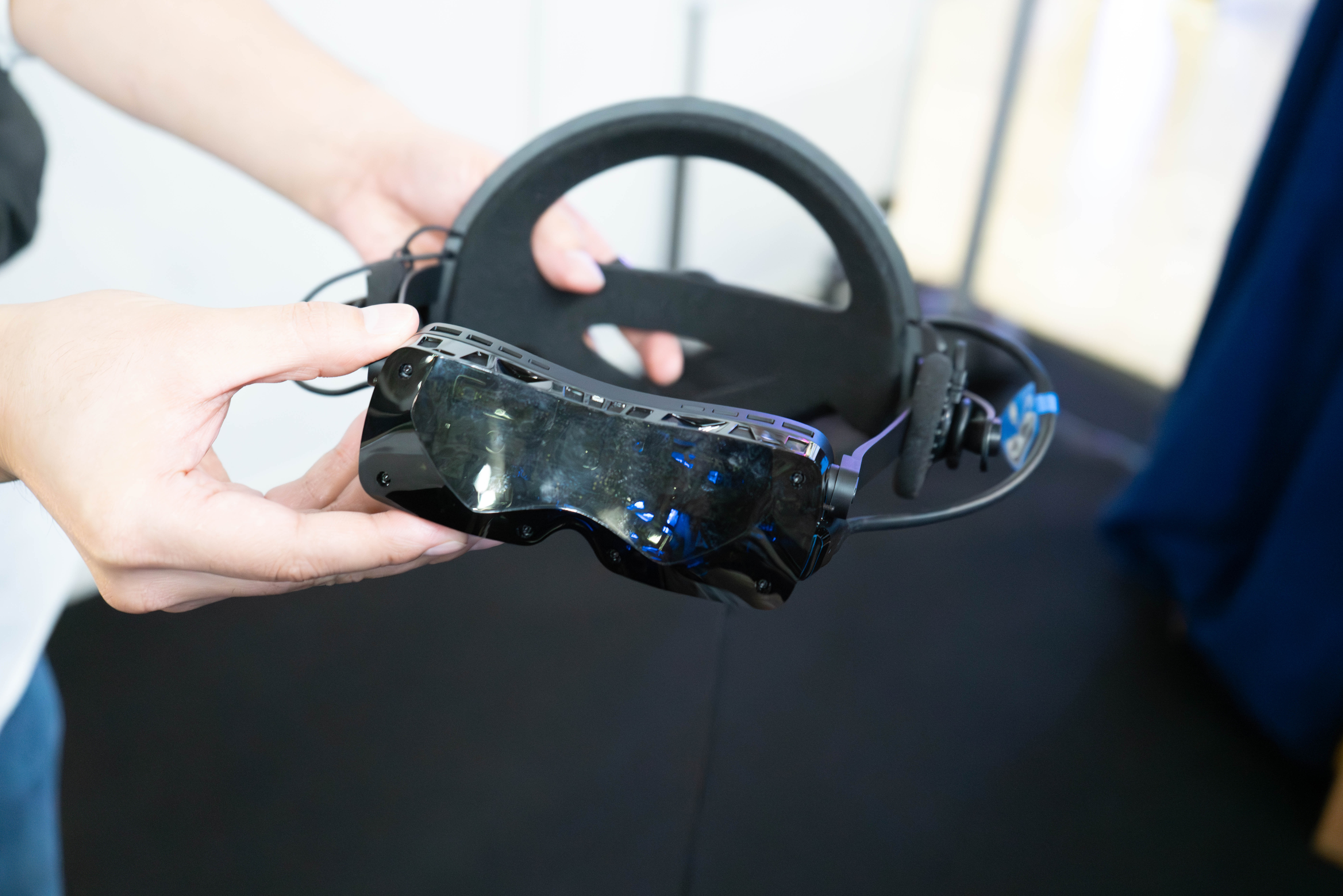 小さくて、軽くて、快適。最高なVRヘッドセット「Bigscreen Beyond 