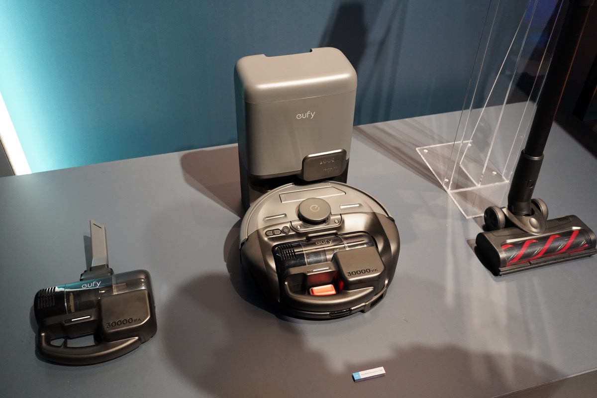 Ankerのロマンメカ。サイクロン掃除機と合体するロボットが開発中