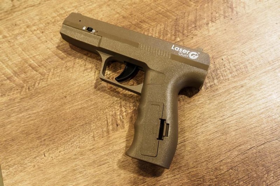 【新品未使用】VariShot とオプションの重さのあるレーザーガン一丁 好評につき延長中！本格派レーザーシューティング「VariShot」が楽し
