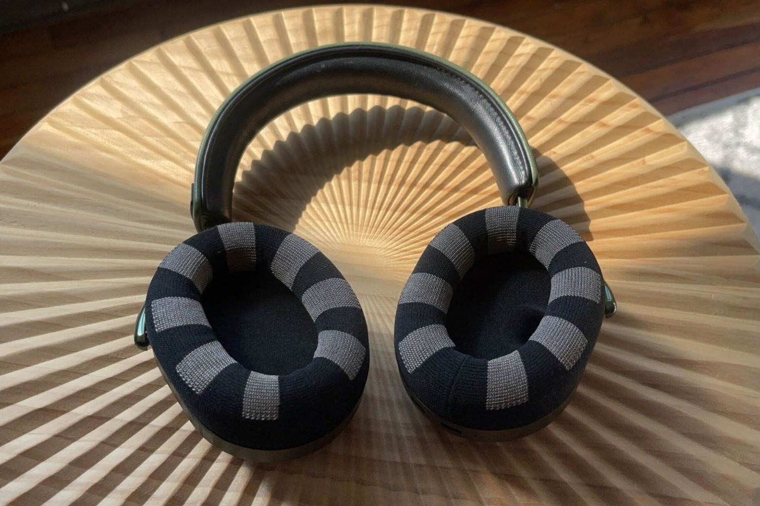 脳波を読み取るヘッドホン「MW75 Neuro」。音質はいいけど価格に見合う