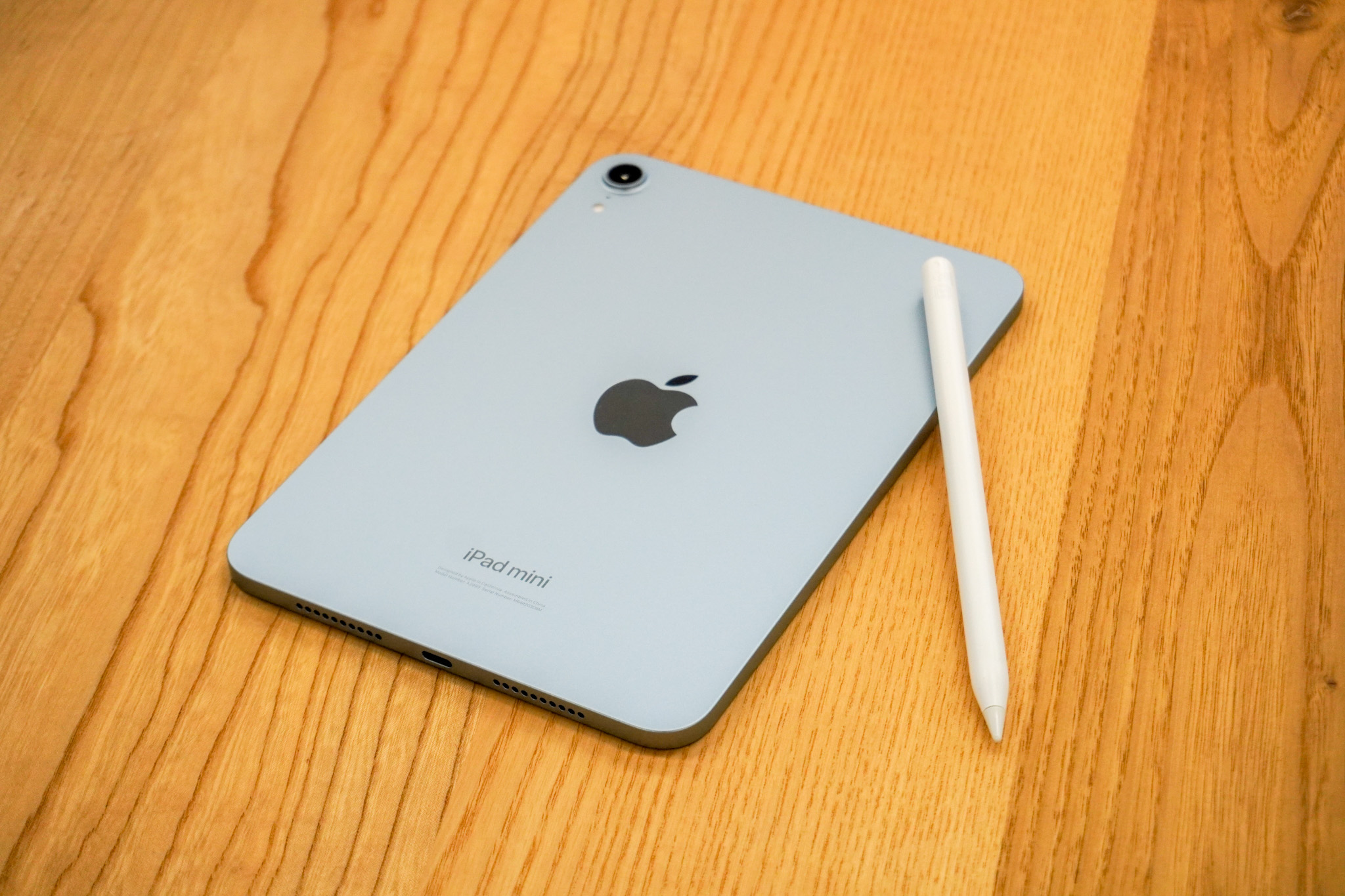 見た目は前モデルと「ほぼ同じ」の新型iPad miniを開封してみました 