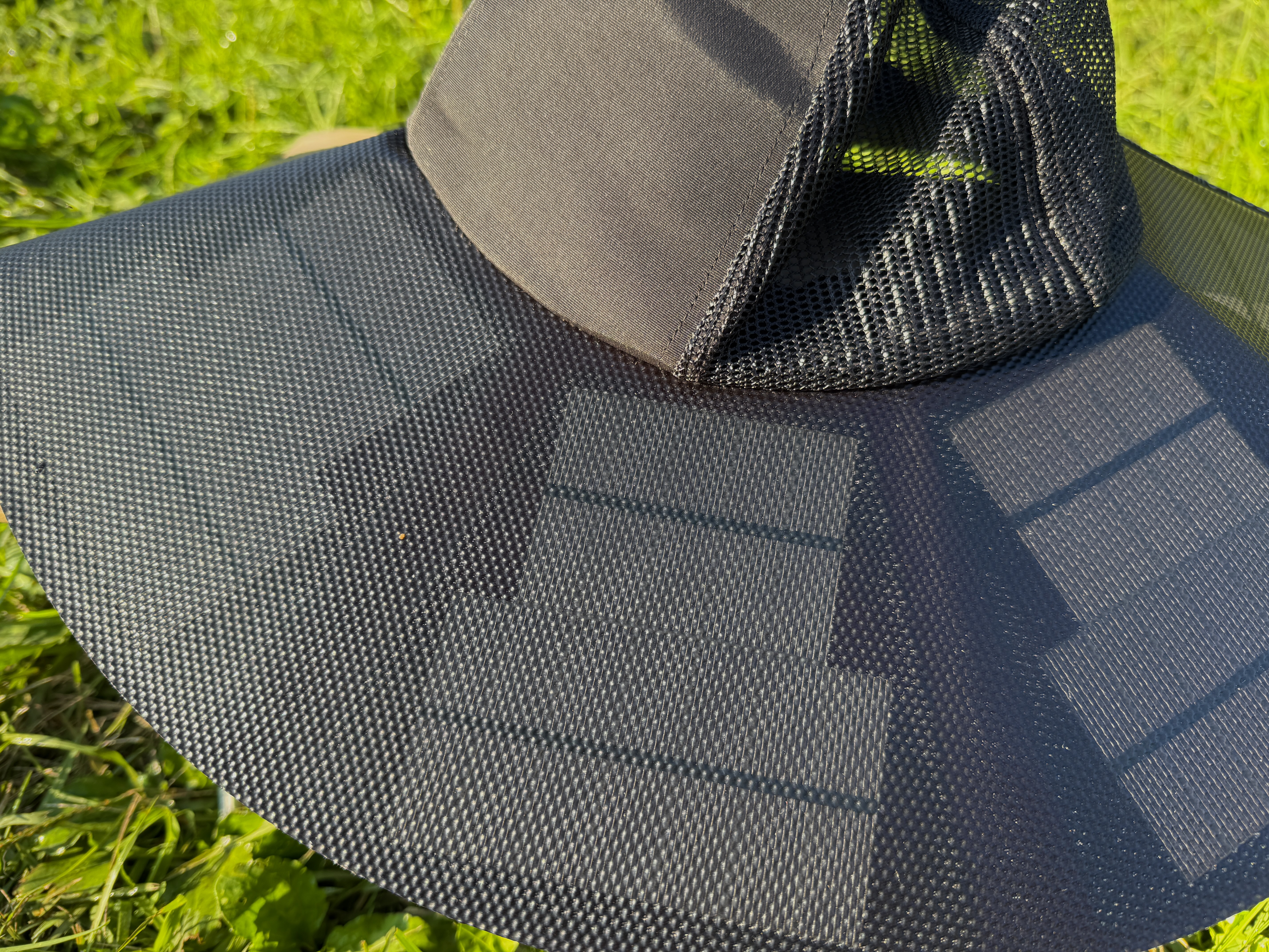 発電する帽子。ソーラーパネル付きハット「EcoFlow Power Hat」の実力