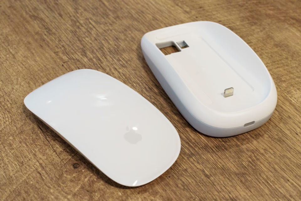 ケーブルレスで快適充電！Appleの「Magic Mouse」を使いやすくする