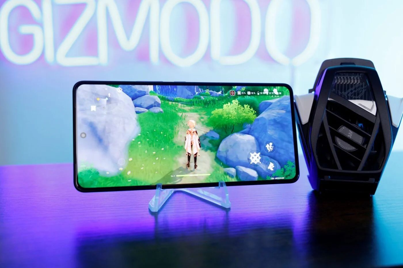Asusの新作スマホは抜群のゲーム性能。だけど冷却はマストだよ 